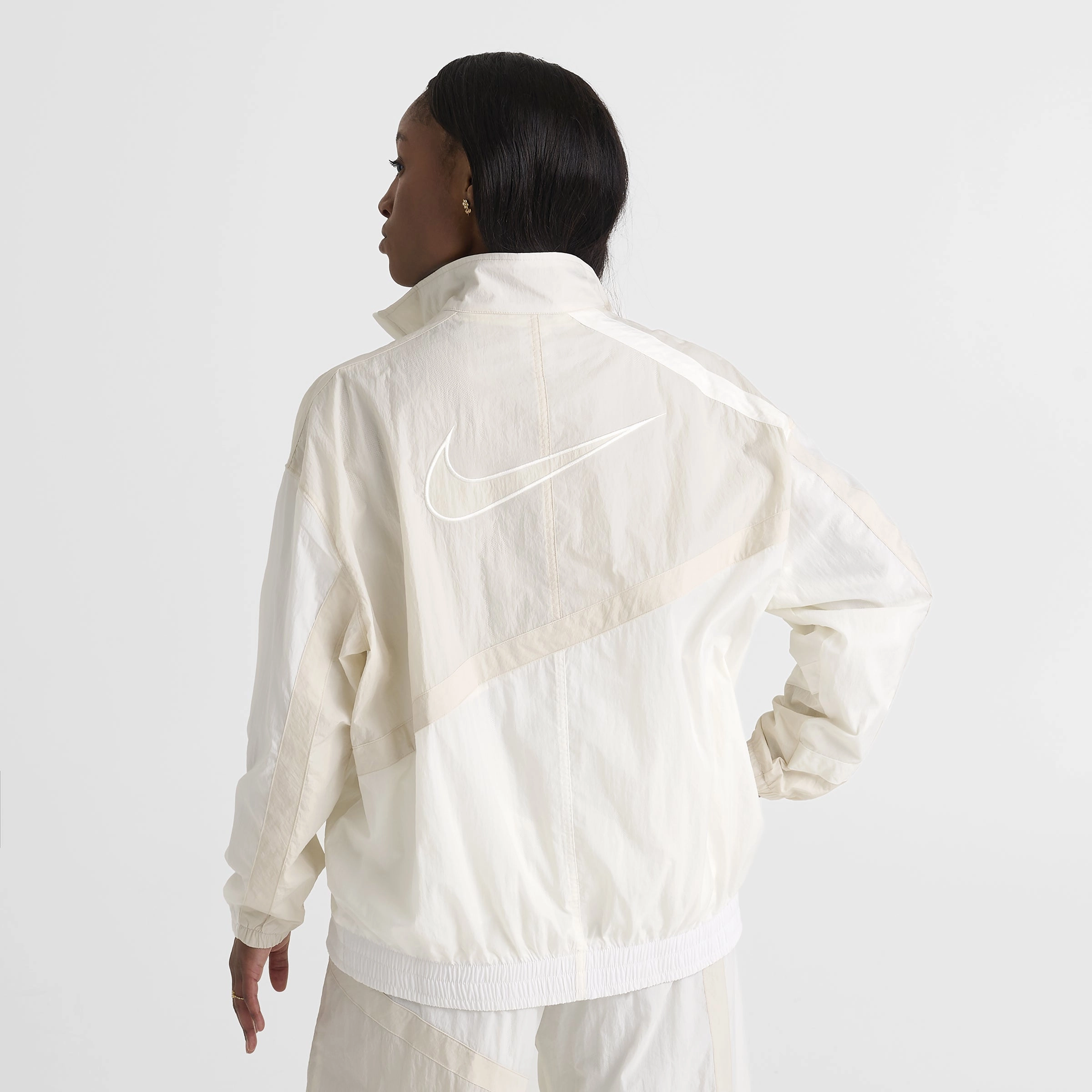 BreathableFabric Weekend Style Nike Sportswear Women's Oversized Woven Jacket Sail / Light Orewood Brown - Sail
