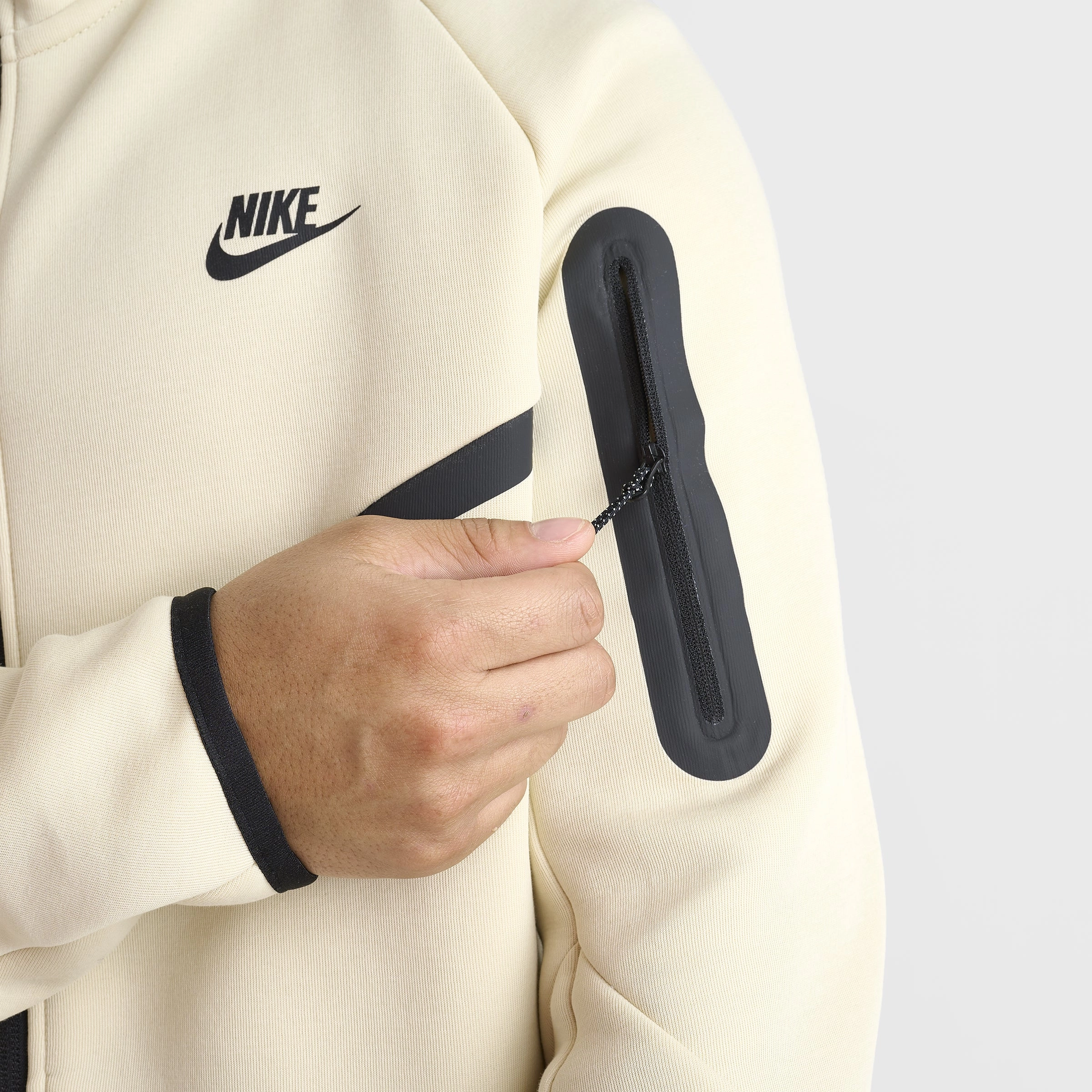 Nike Tech Fleece Full-Zip Windrunner Hoodie Light Khaki / Black Cold Ready Look