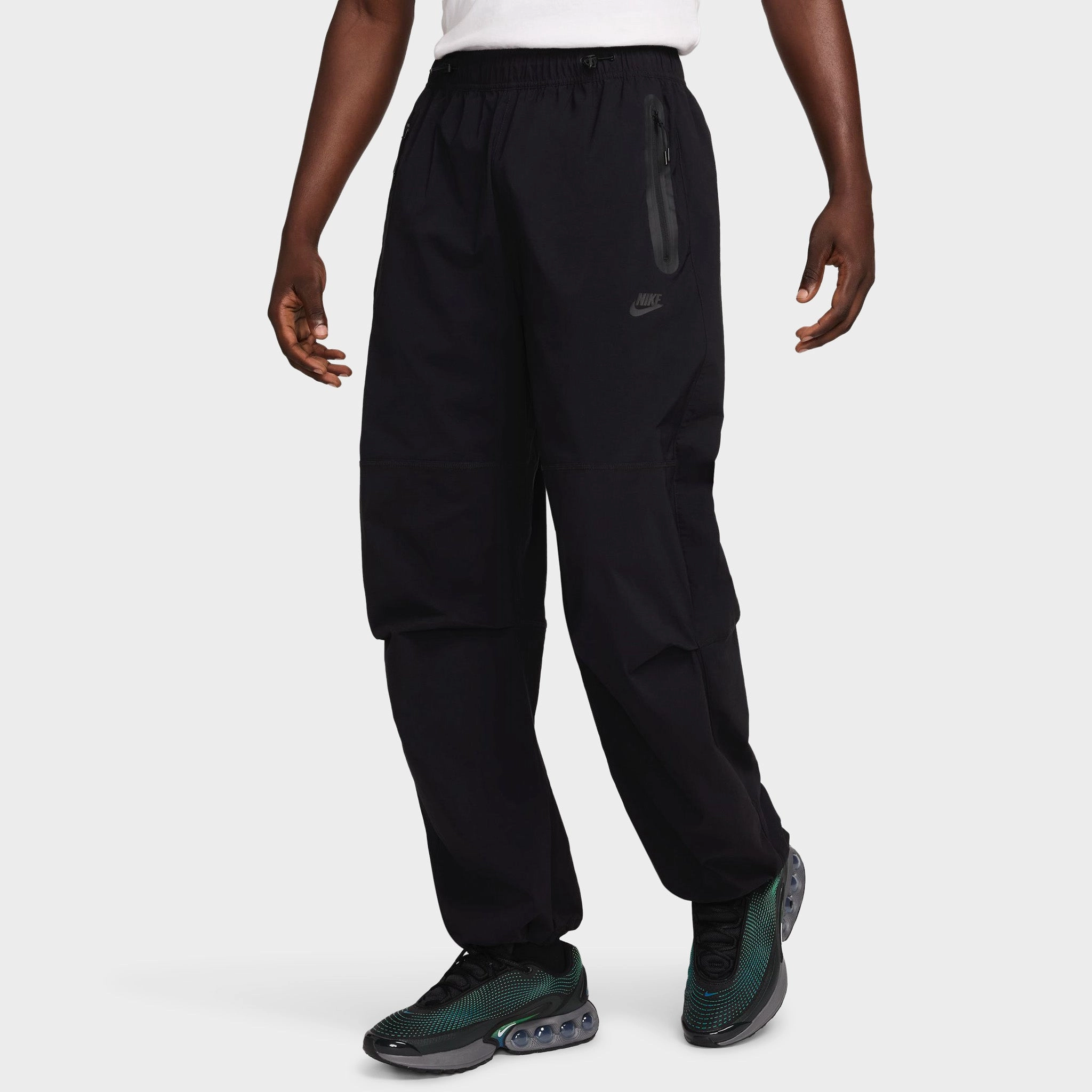 Nike Tech Woven Oversized Pants Black / Black - Black pedicure