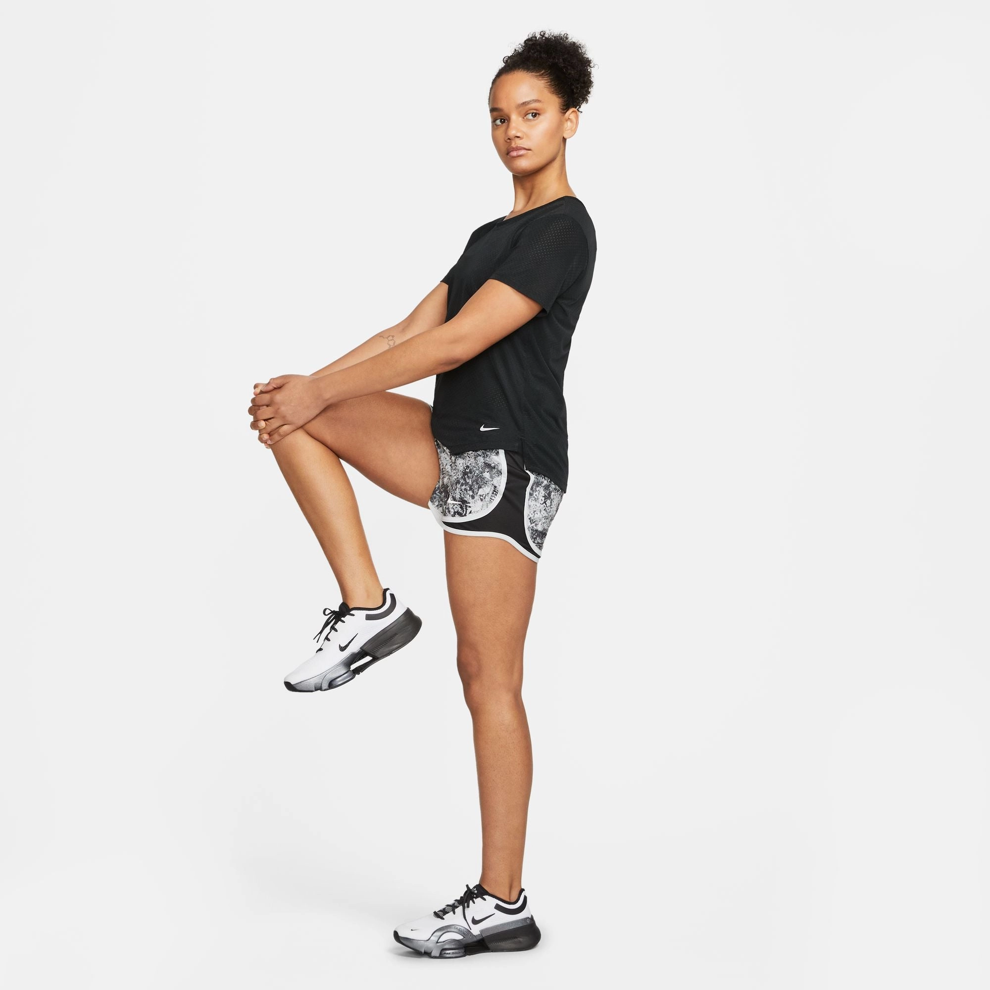 Suburb Ease Nike Women's Dri-FIT One Breathe Tee Black / White