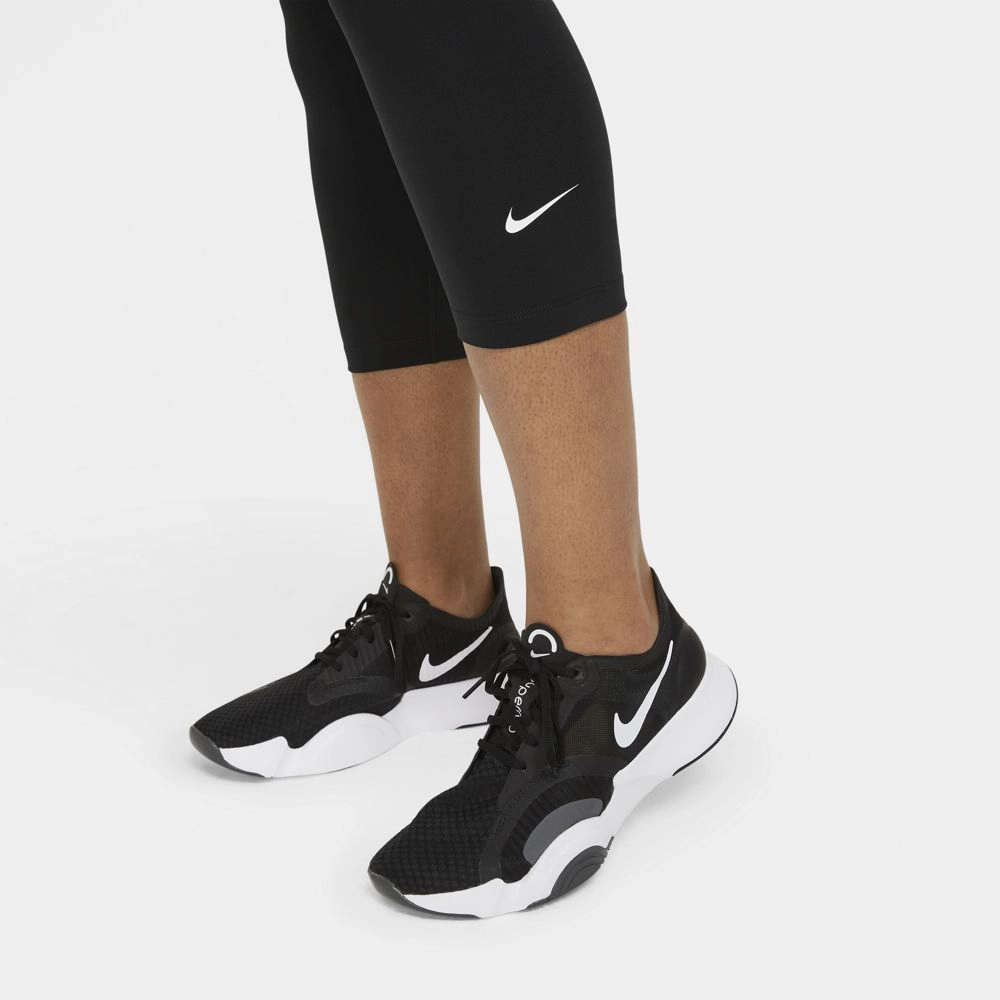 American Ease TearResistant Nike Women's One Capri Tight Black / White