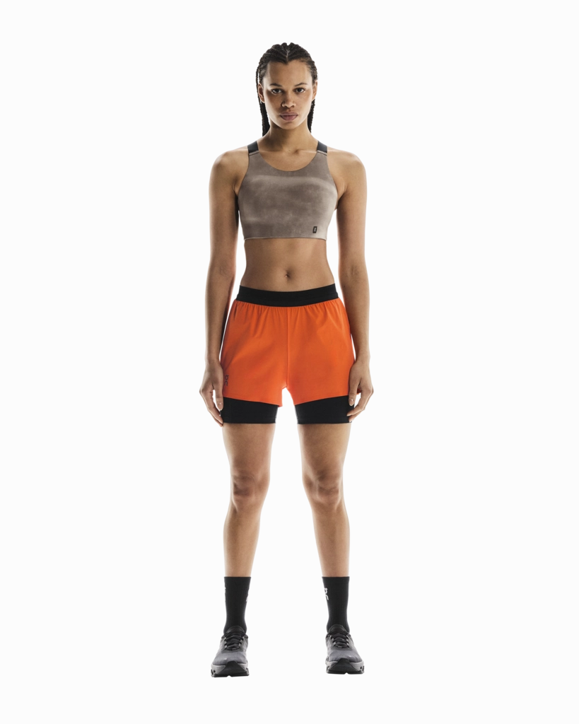 On Women's Performance Bra AOP Cinder / Black UltraSoftFinish FourWay Stretch