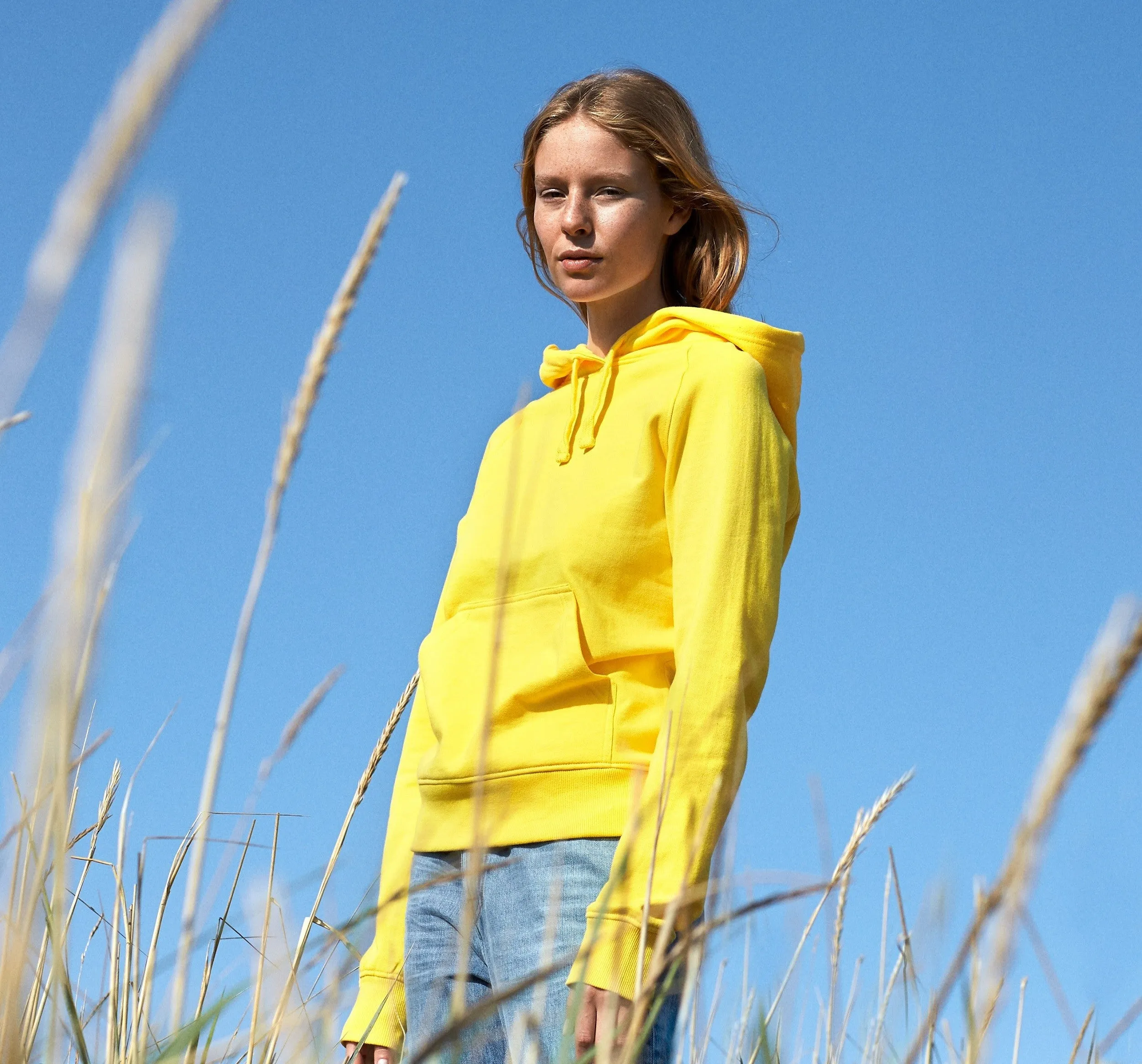 Neutral Ladies Hoodie | BLACK temperature regulation