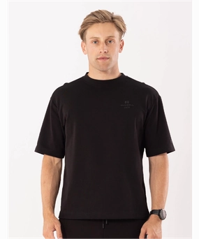 Snow Ready Stretchable Material Russell Athletic Tee (Black)