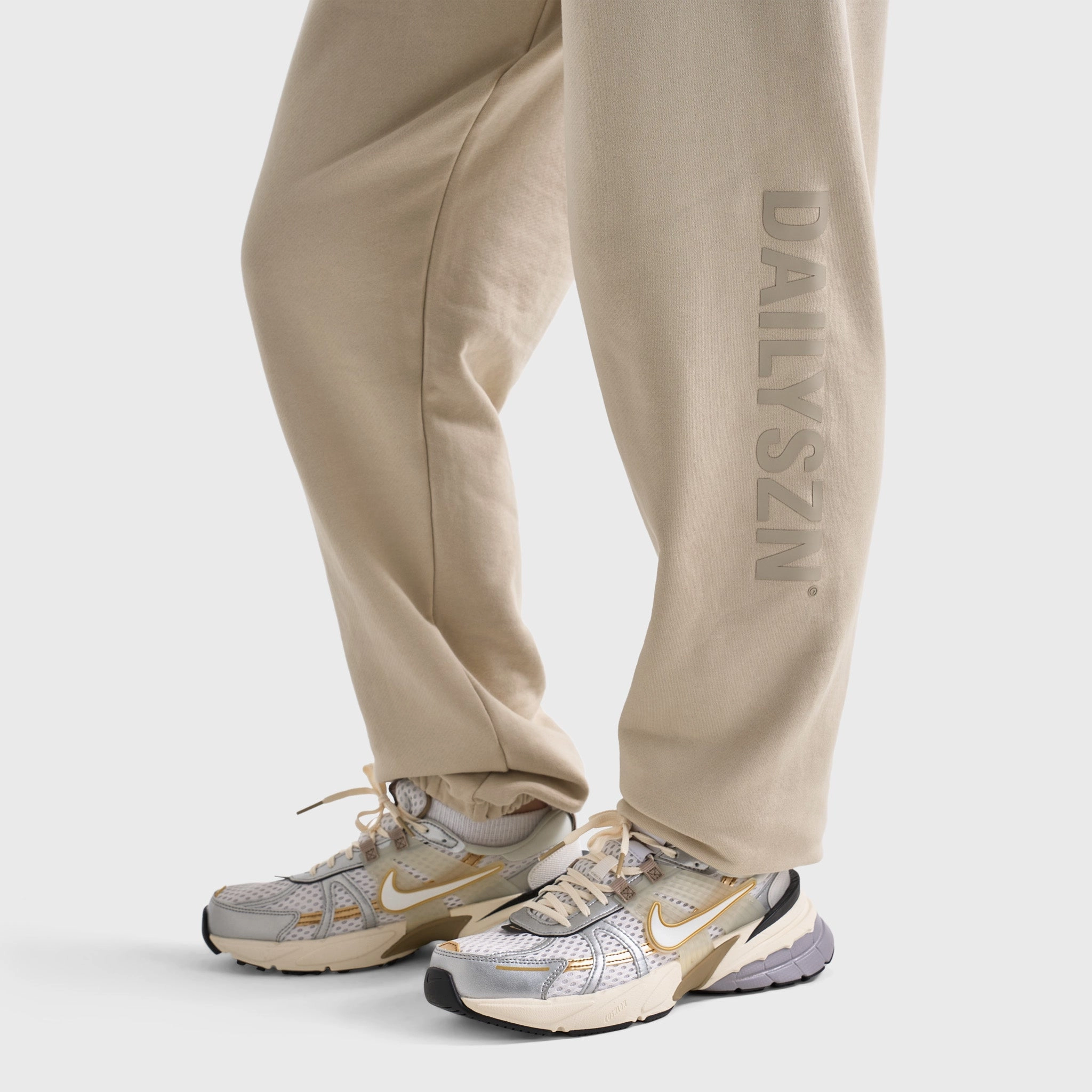 Creative Glow Soft Motion DAILYSZN Women's Sweatpants / Cobblestone