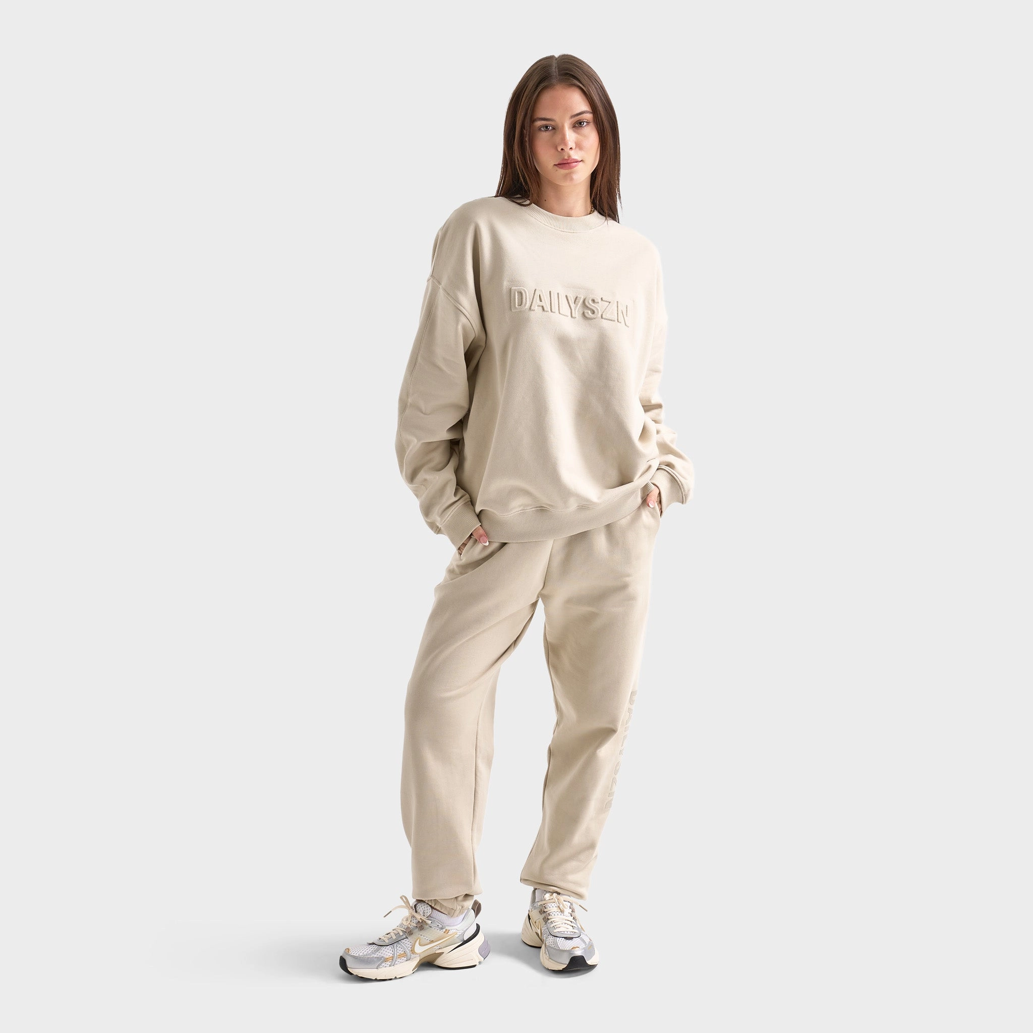 DAILYSZN Women's Sweatpants / Cobblestone Euro Mood Tech Mood