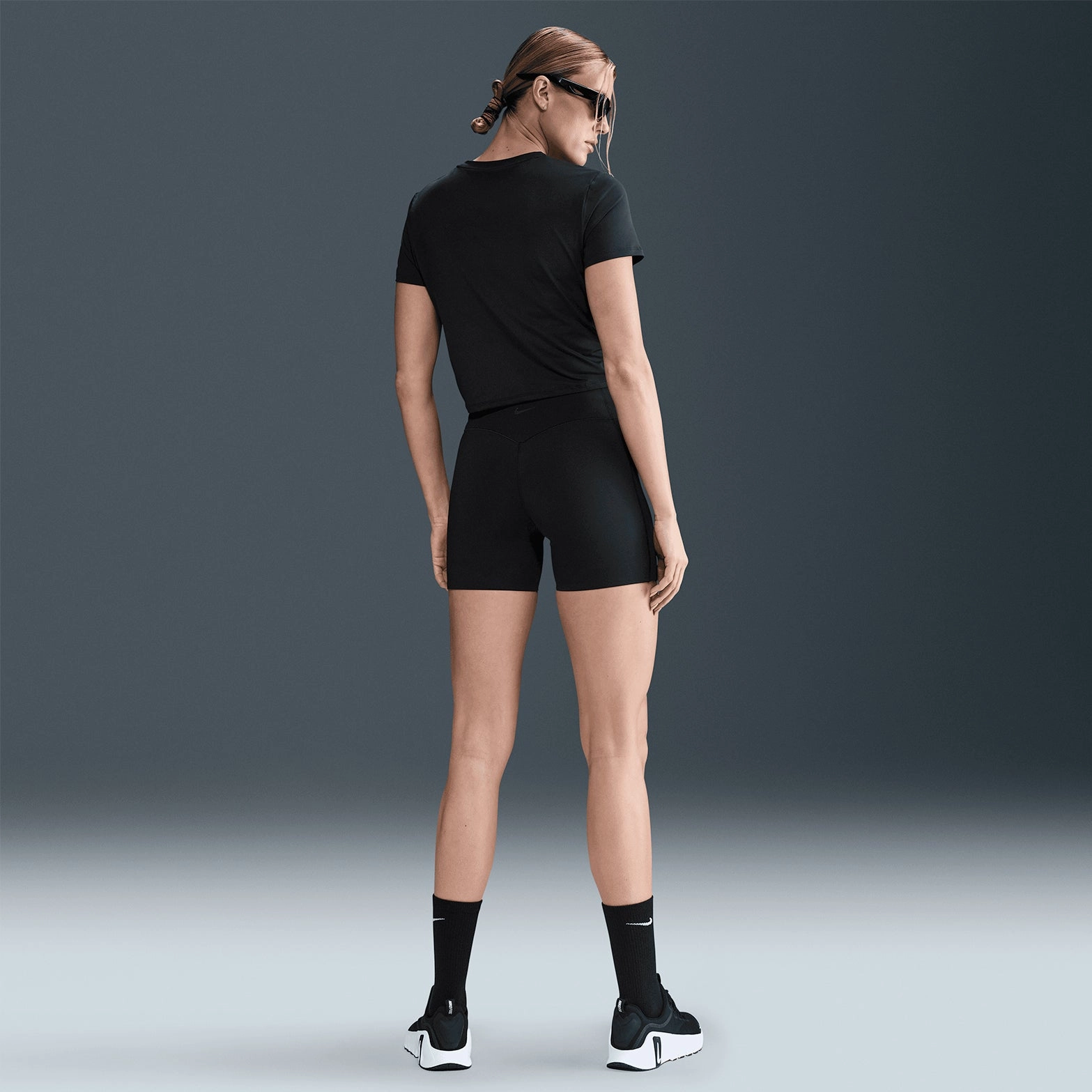 Women's One Dri-FIT Classic Twist Tee Black / White pack light QuickRelease Closure