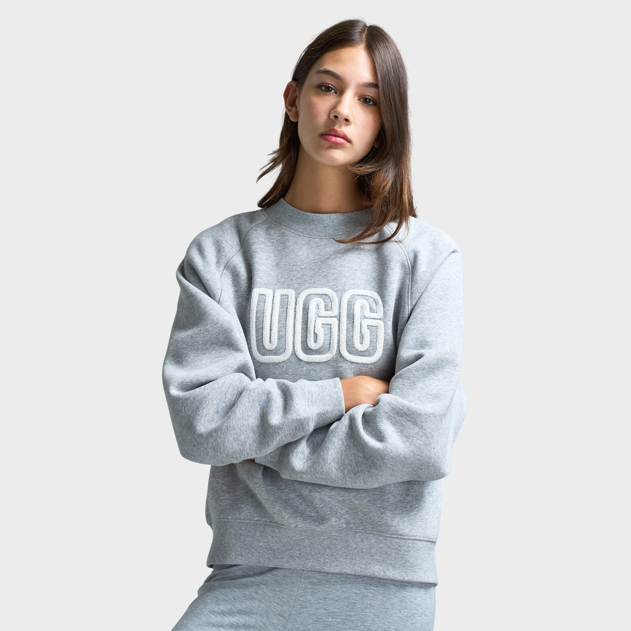UGG Women's Logo Crewneck / Heather Grey Sporty Casual Reinforced Seam Construction