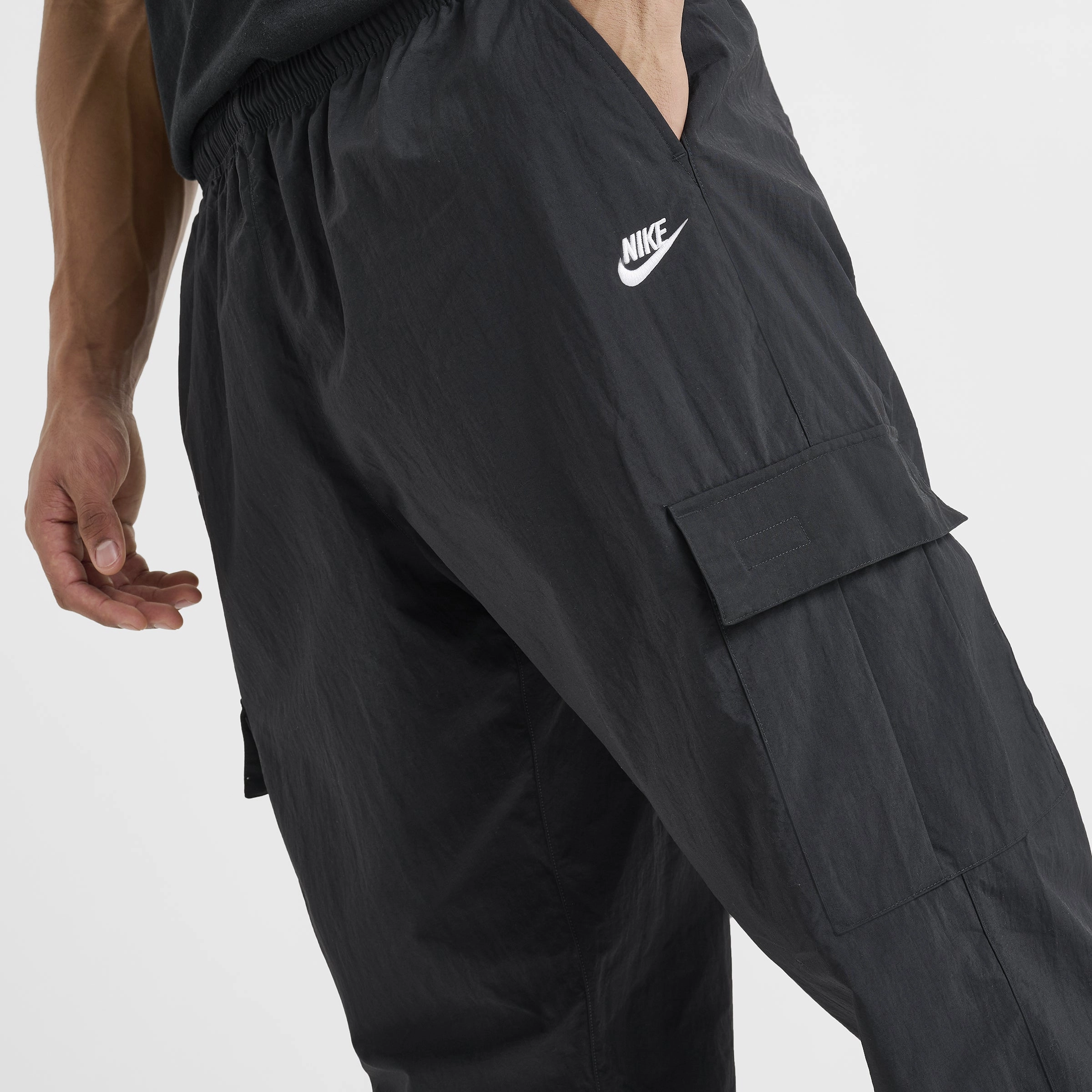 Performance-driven Nike Club Woven Cargo Pants Black / Black