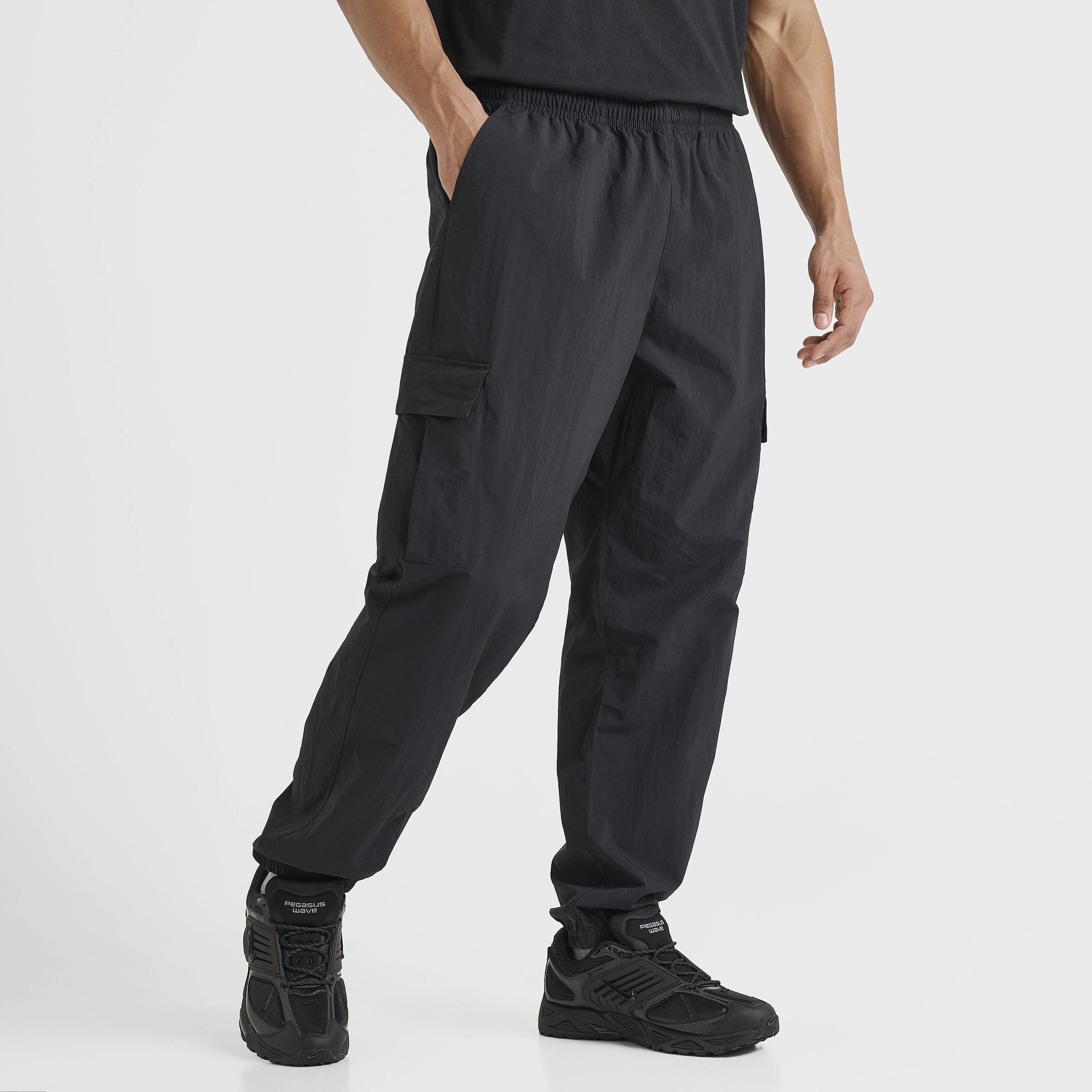 Nike Club Woven Cargo Pants Black / Black Reinforced Seams