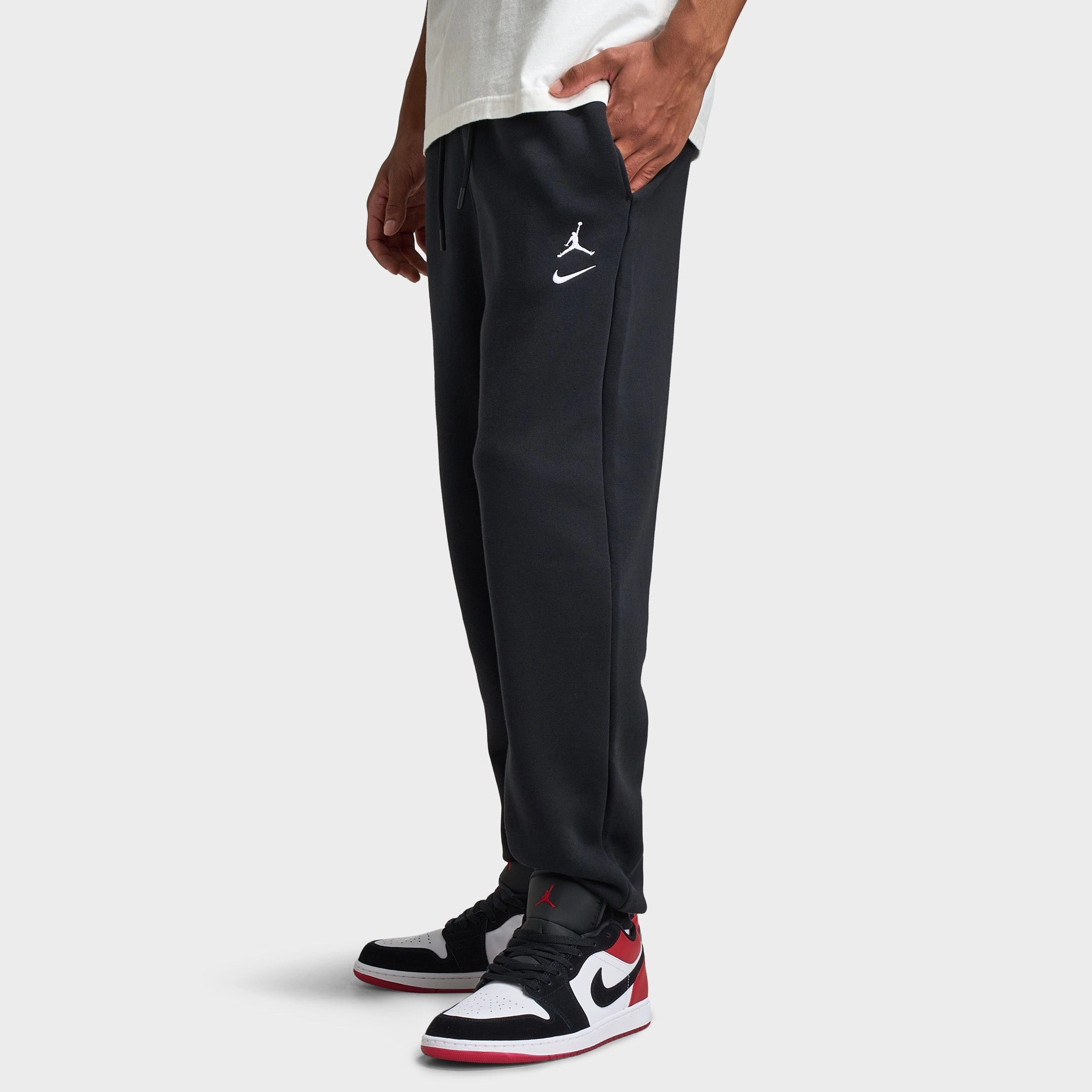 Jordan Brooklyn Varsity Fleece Joggers Black / White aluminum WaterResistantTrim