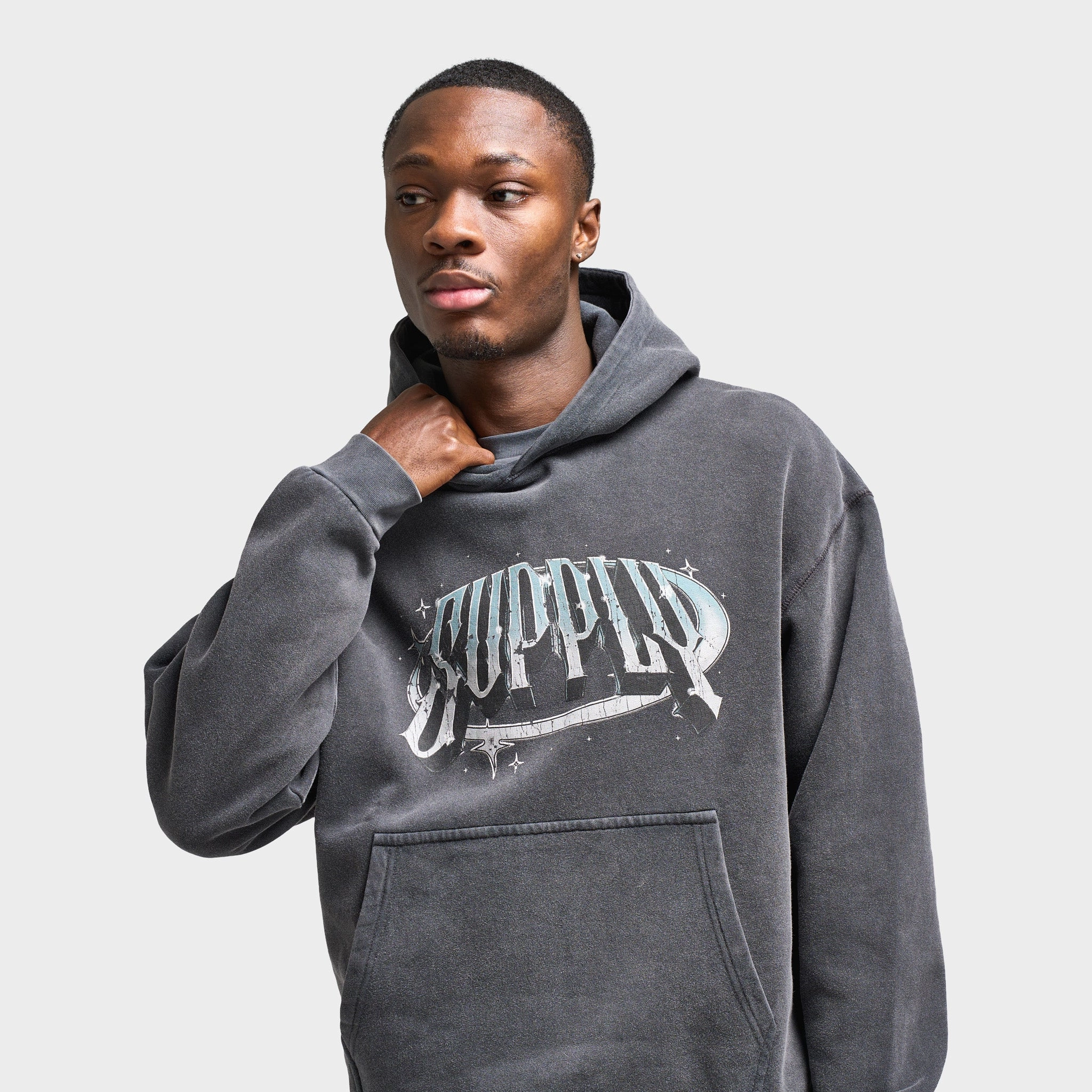 Airy Cloth Supply & Demand Chrome Star Pullover Hoodie / Washed Black