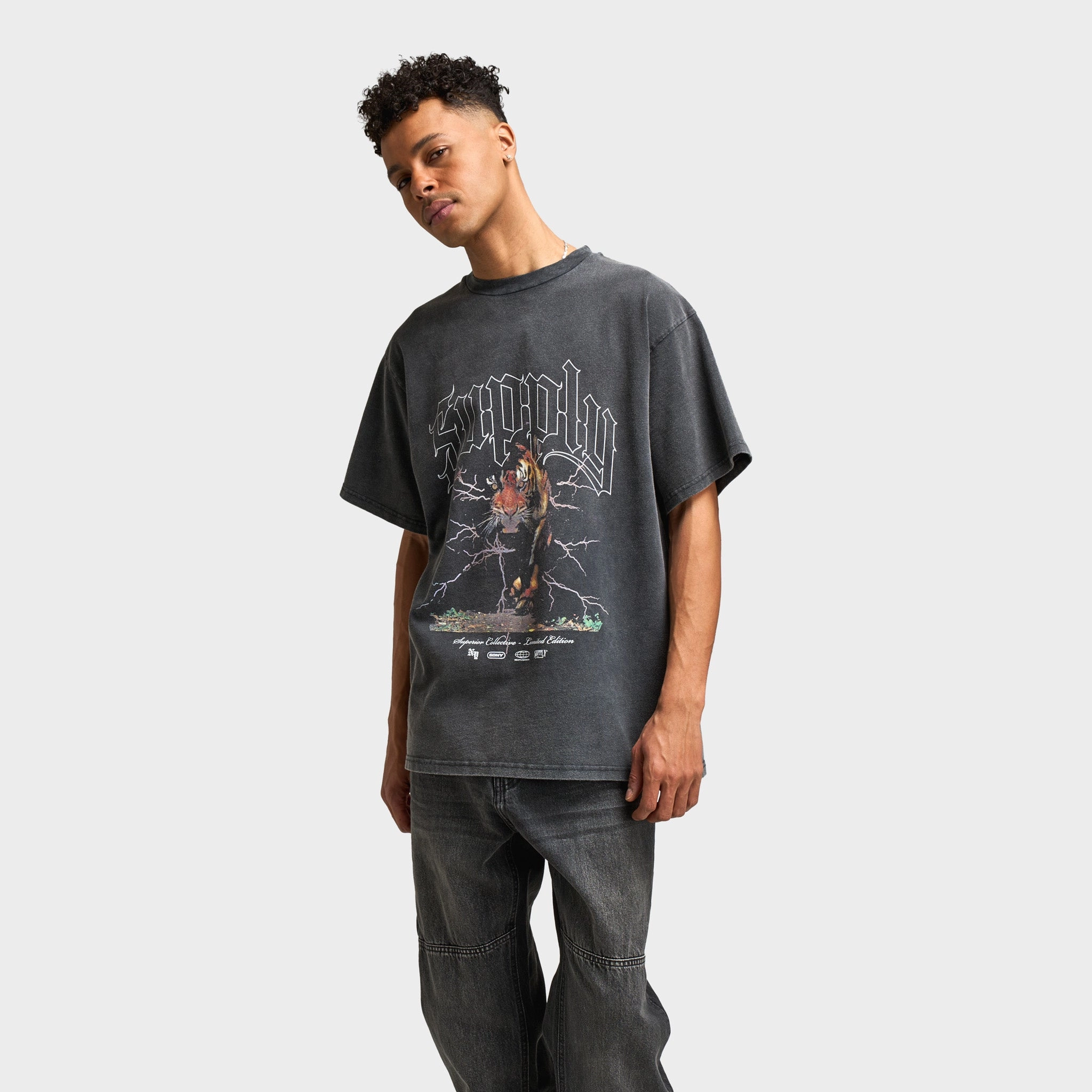 Supply & Demand Growl Graphic T-Shirt / Black low performance Stay Flexible