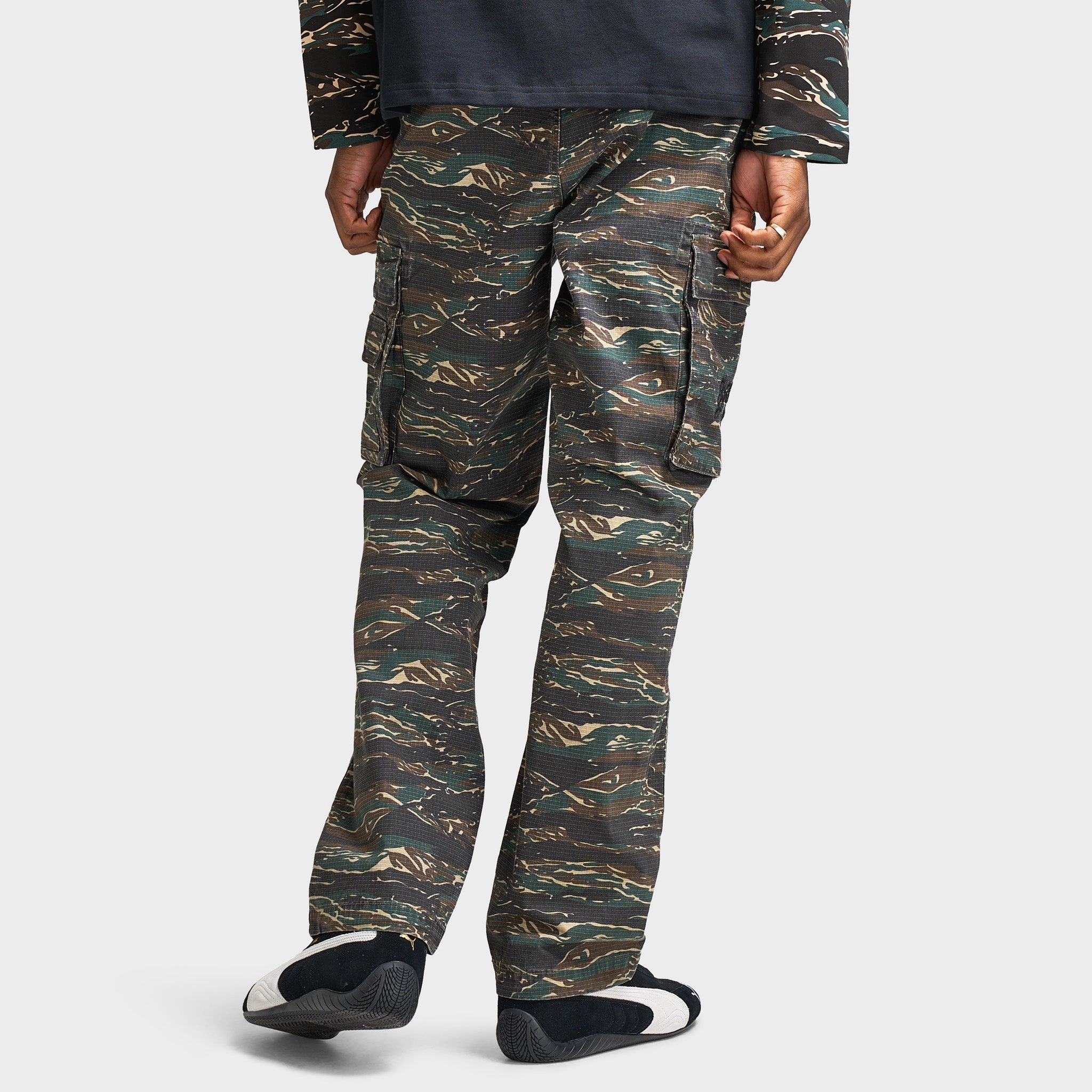 Supply & Demand Strap Cargo / B&W Real Tree Personality aesthetics