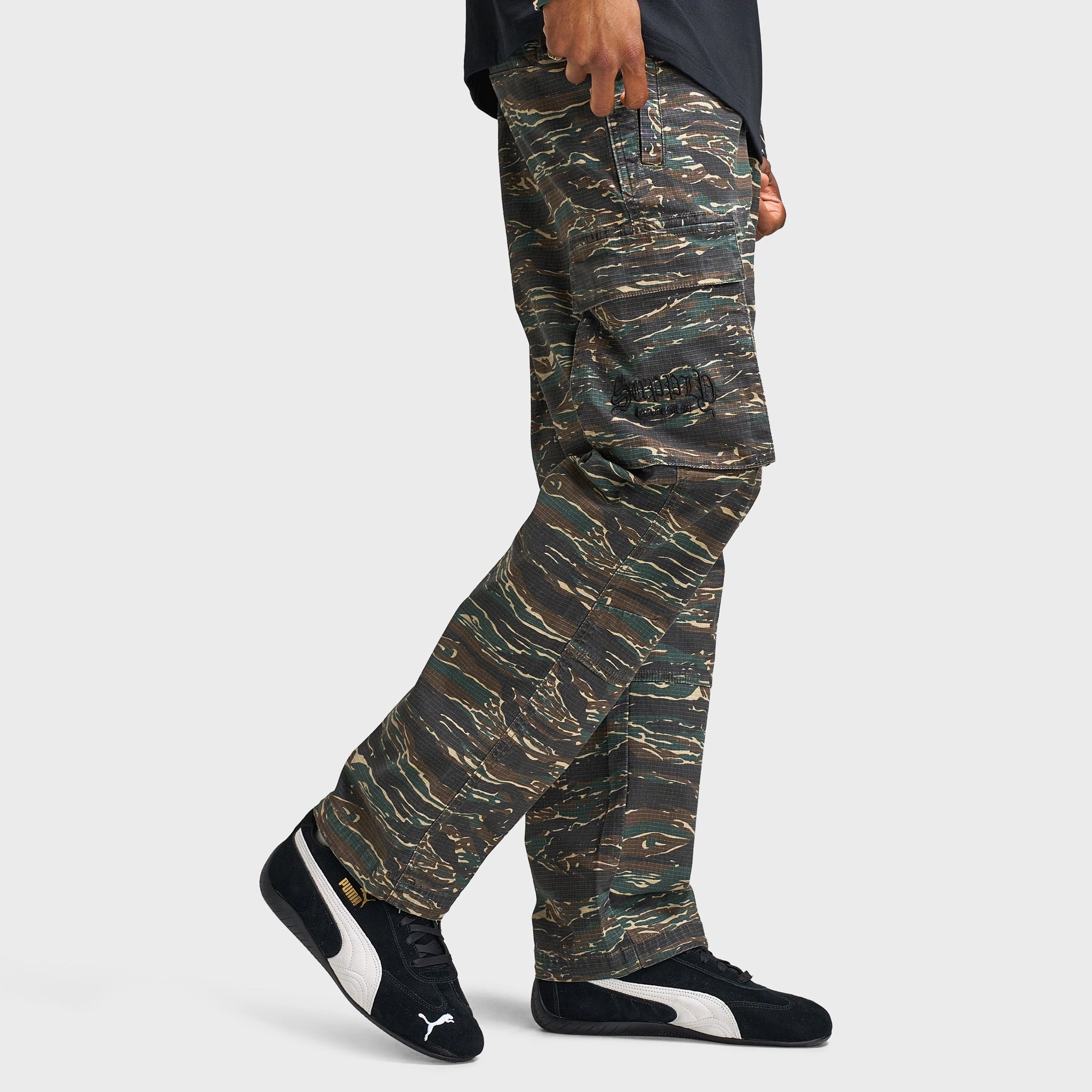 Supply & Demand Strap Cargo / B&W Real Tree multi-pocketed Silicone Grip Hemline