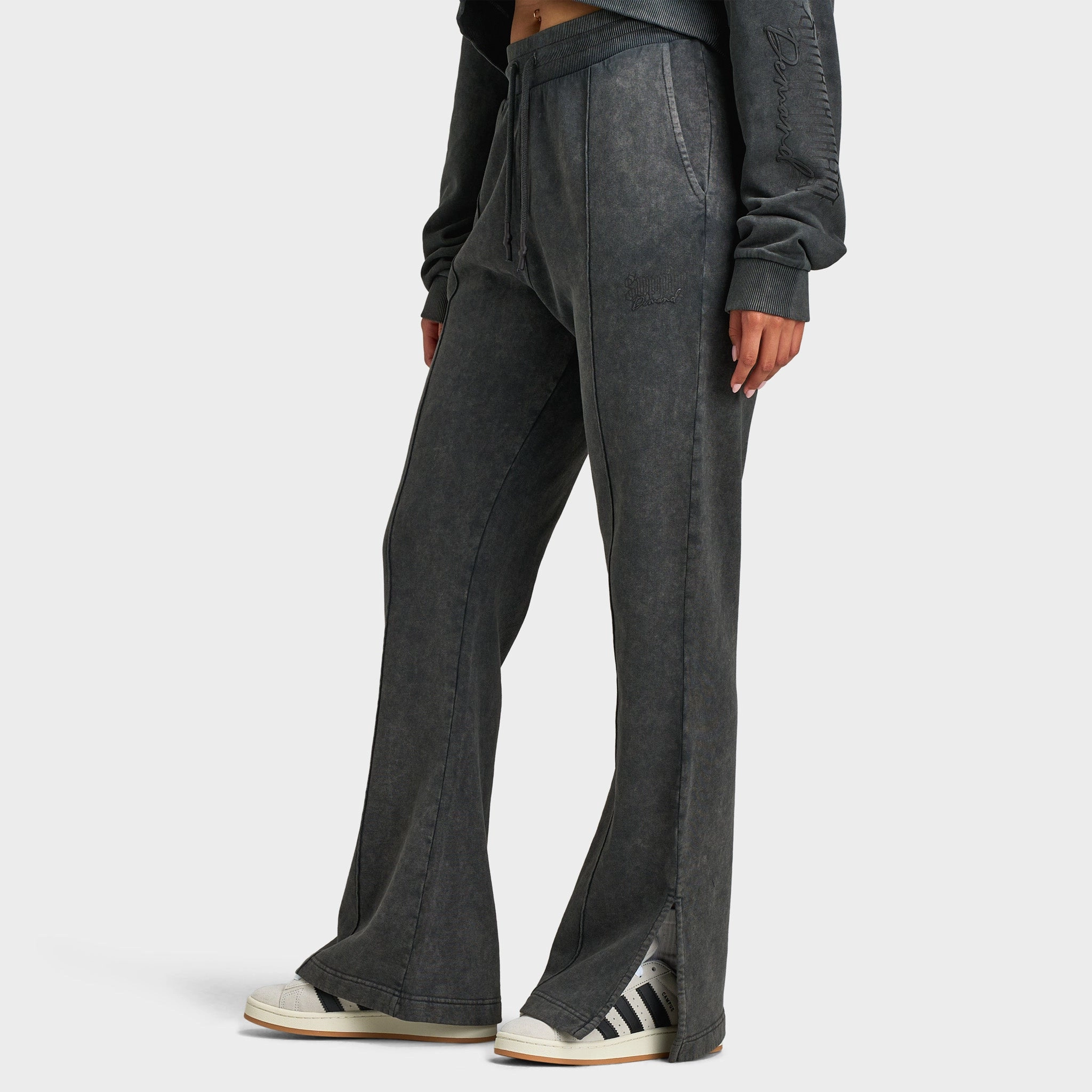 Multipocket Functionality Supply & Demand Women's Monair Split Flare Pants / Grey Wash