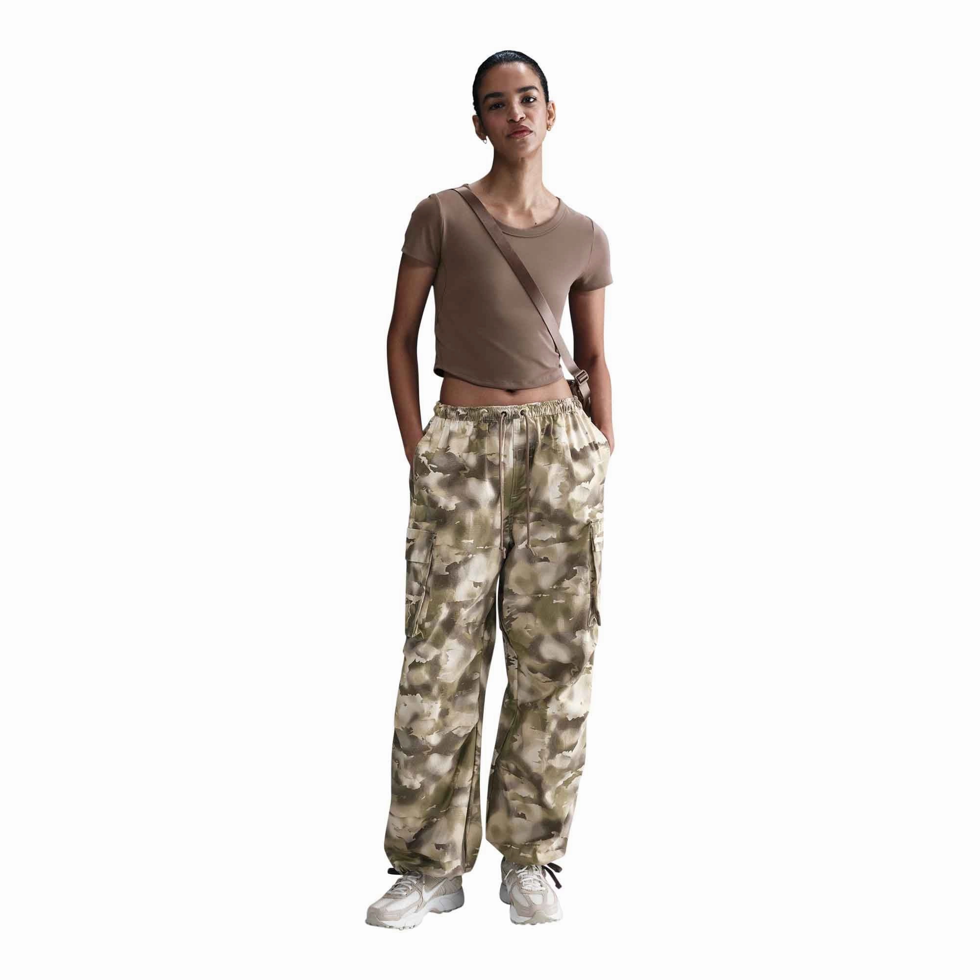 Metal Core FourWayStretch Nike Sportswear Women's Mid-Rise Oversized Camo Cargo Pants
