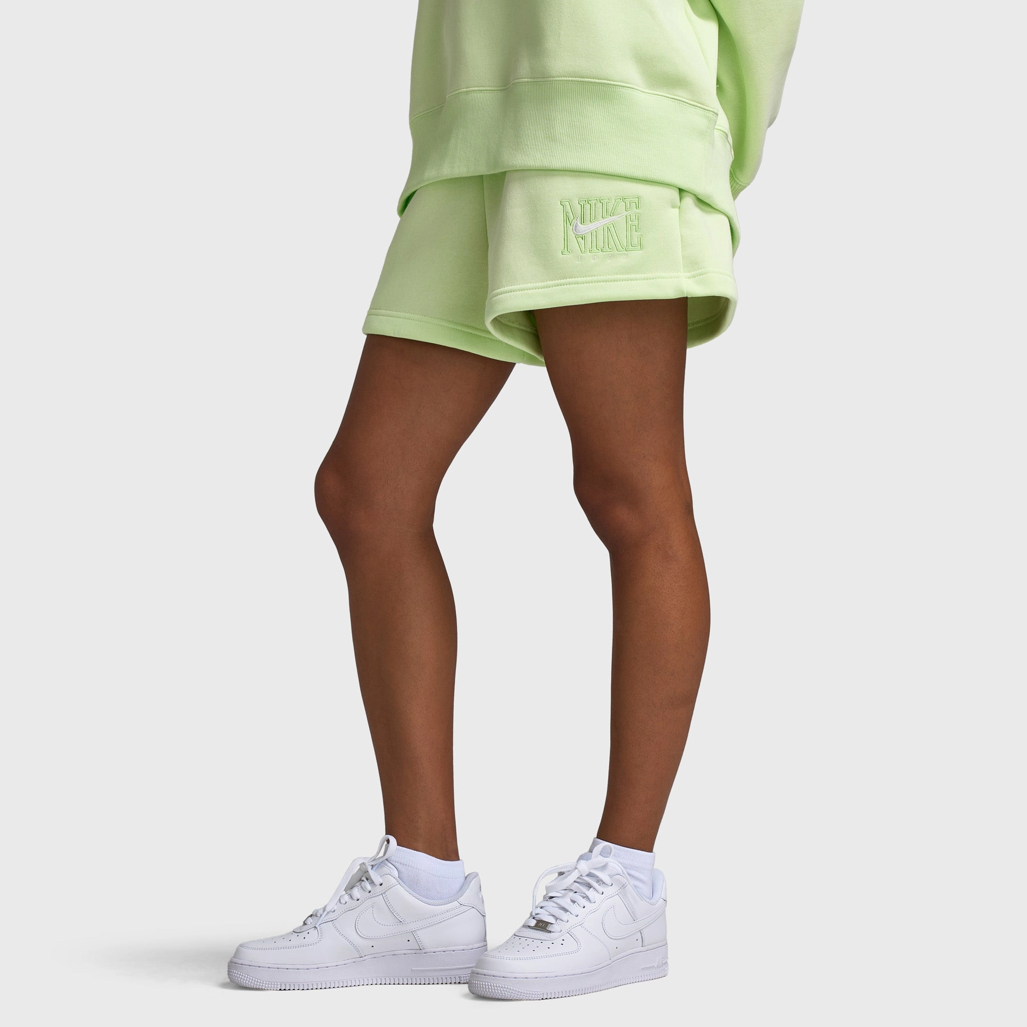 Everyday Outfit dancewear Nike Sportswear Women's Phoenix Fleece High-Waisted 2" Graphic Shorts / Light Liquid Lime
