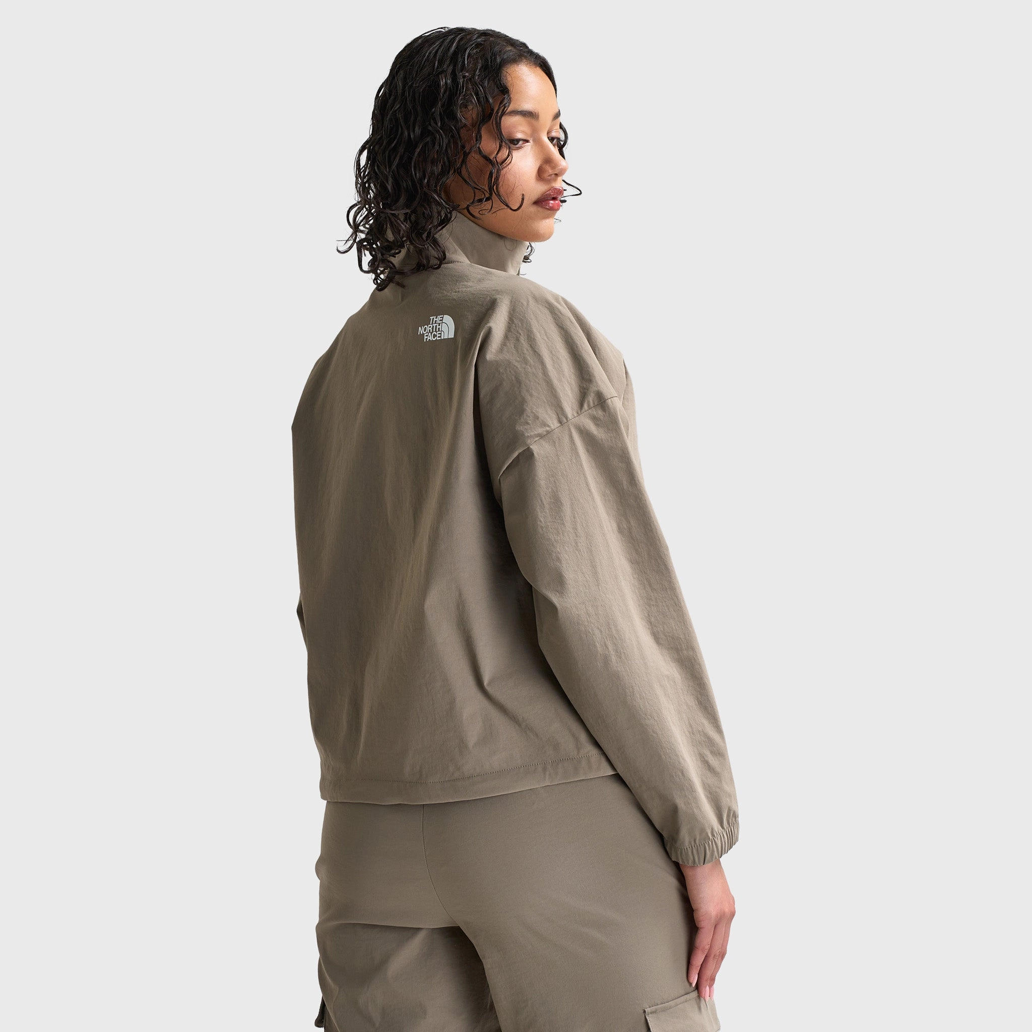 The North Face Women's Cargo Wind Jacket / Brown Layer Friendly Shape