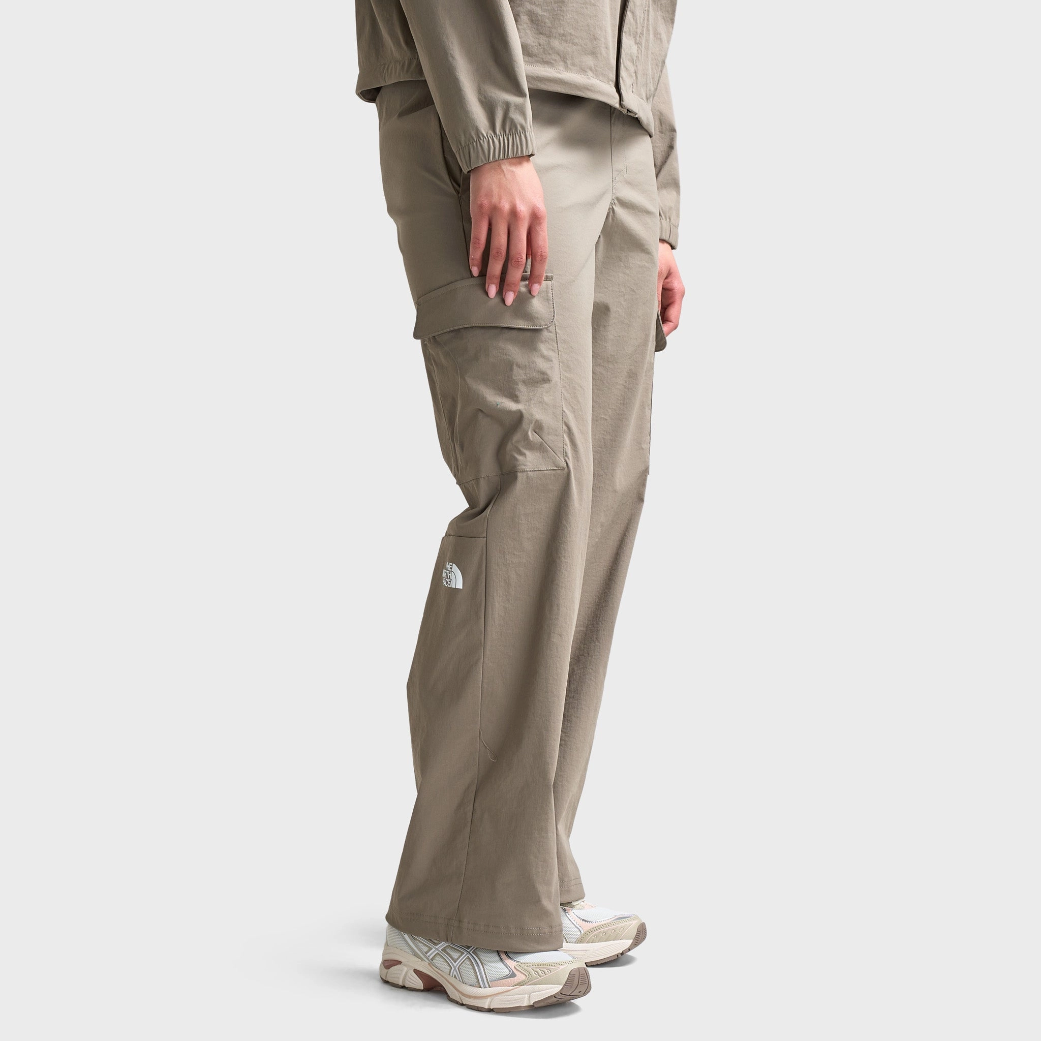 multicultural Soft to touch The North Face Women's Highwaist Cargo Pants / Brown