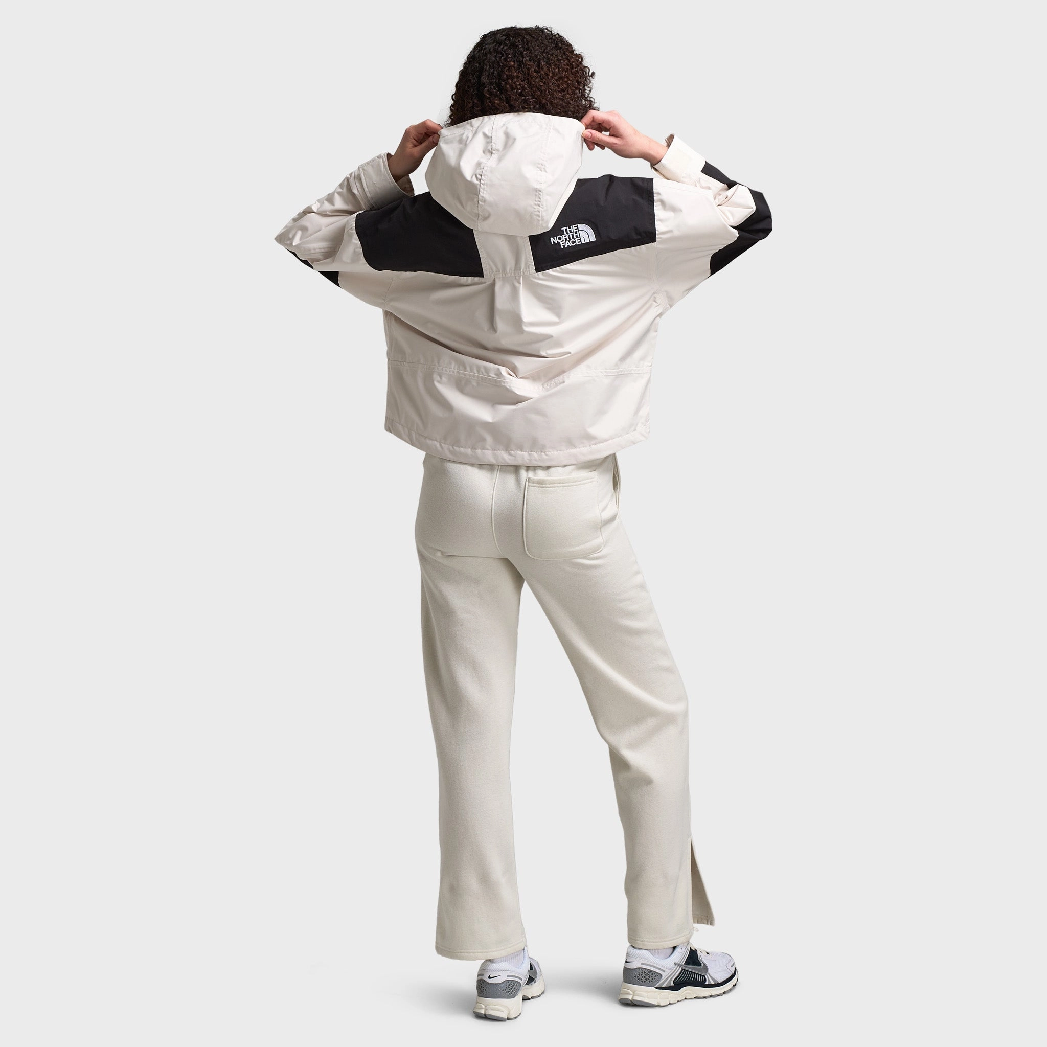 Vegan Fabric WindproofDesign The North Face Women's Reign On Jacket / White