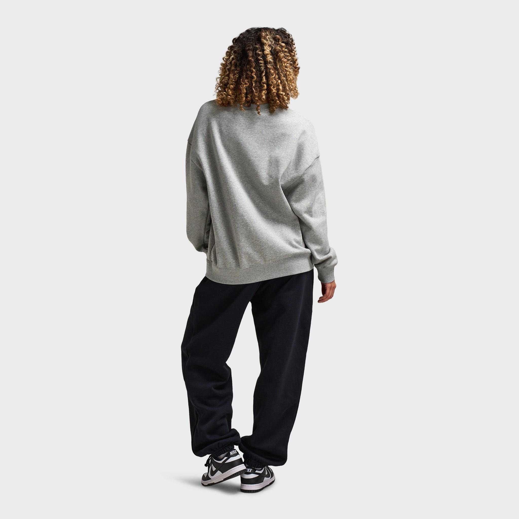 Nike Sportswear Women's Club Fleece Loose Crewneck Dark Grey Heather / White Transitional Daily Fit