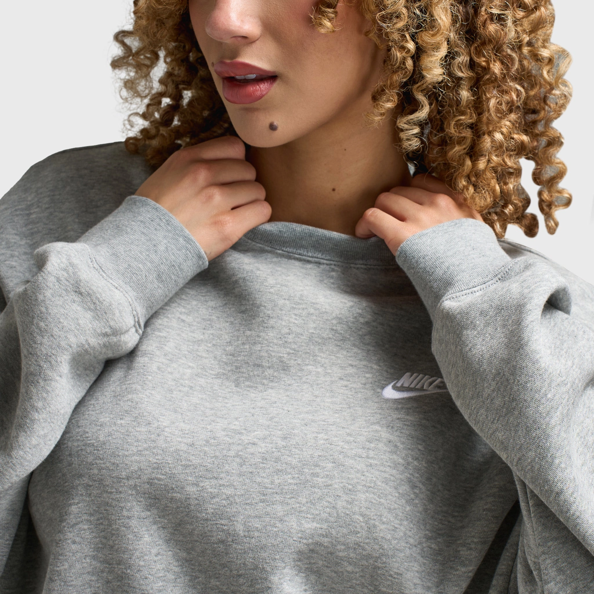 Nike Sportswear Women's Club Fleece Loose Crewneck Dark Grey Heather / White Sealed Seam Construction HeatReflectiveLining