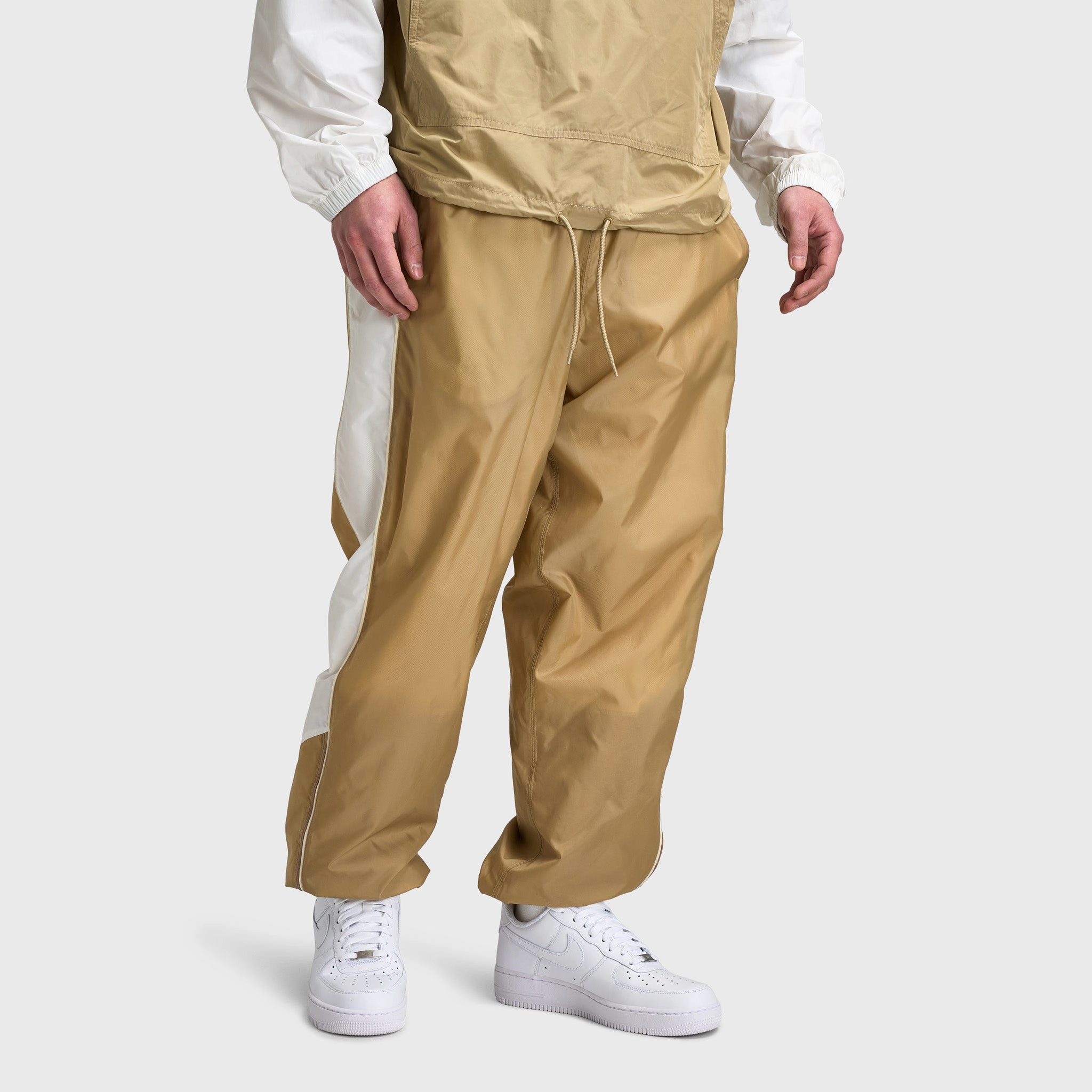 Nike Club Woven Joggers Parachute Beige / Salt - Light Khaki All Season