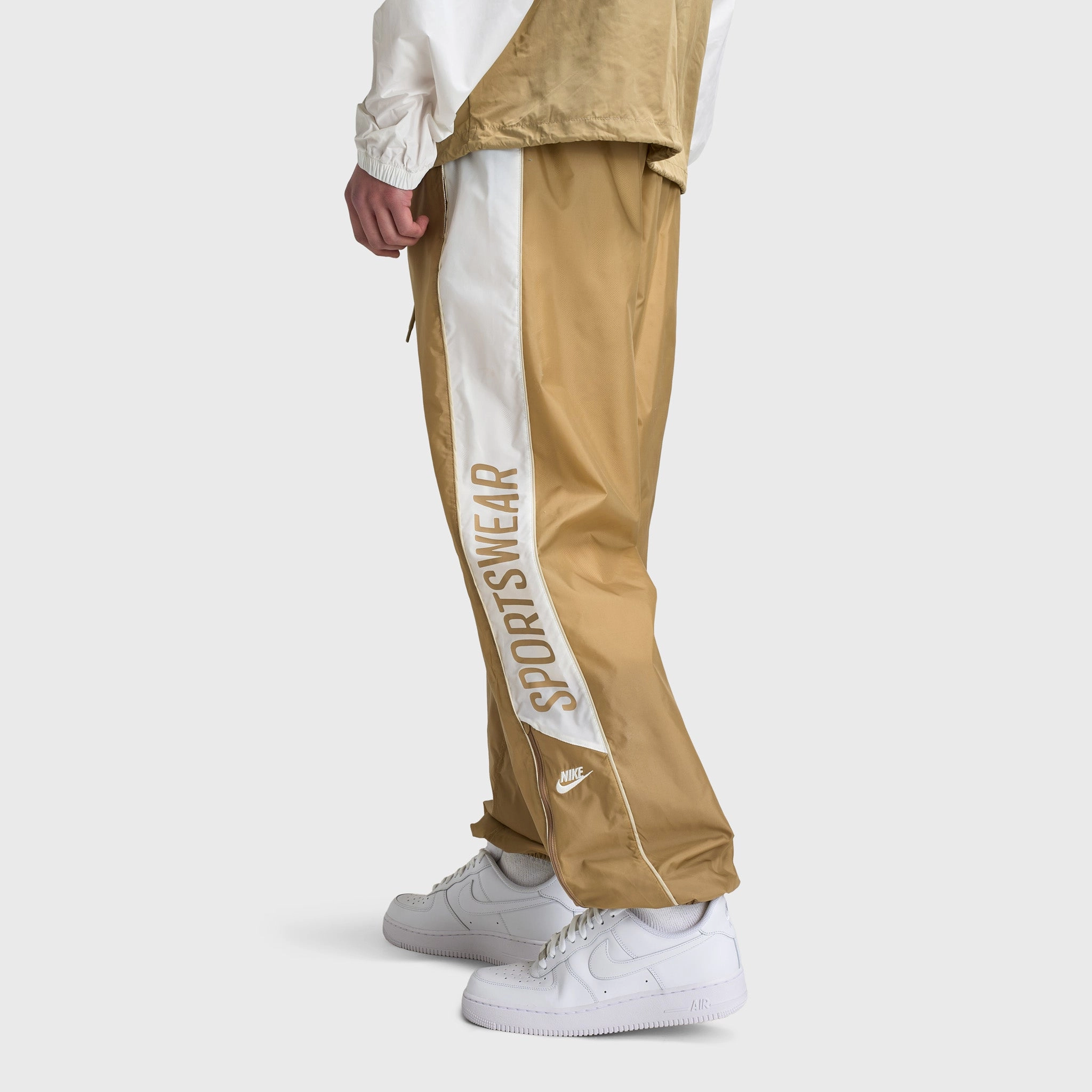 Nike Club Woven Joggers Parachute Beige / Salt - Light Khaki Light wash