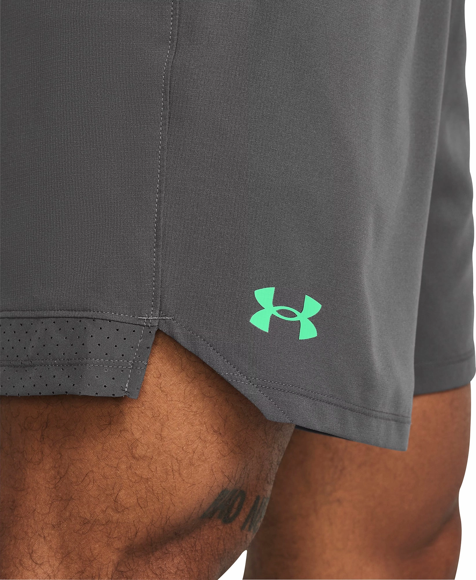 QuickAccess Pockets Under Armour Vanish Woven 6 Inch Mens Training Shorts - Grey