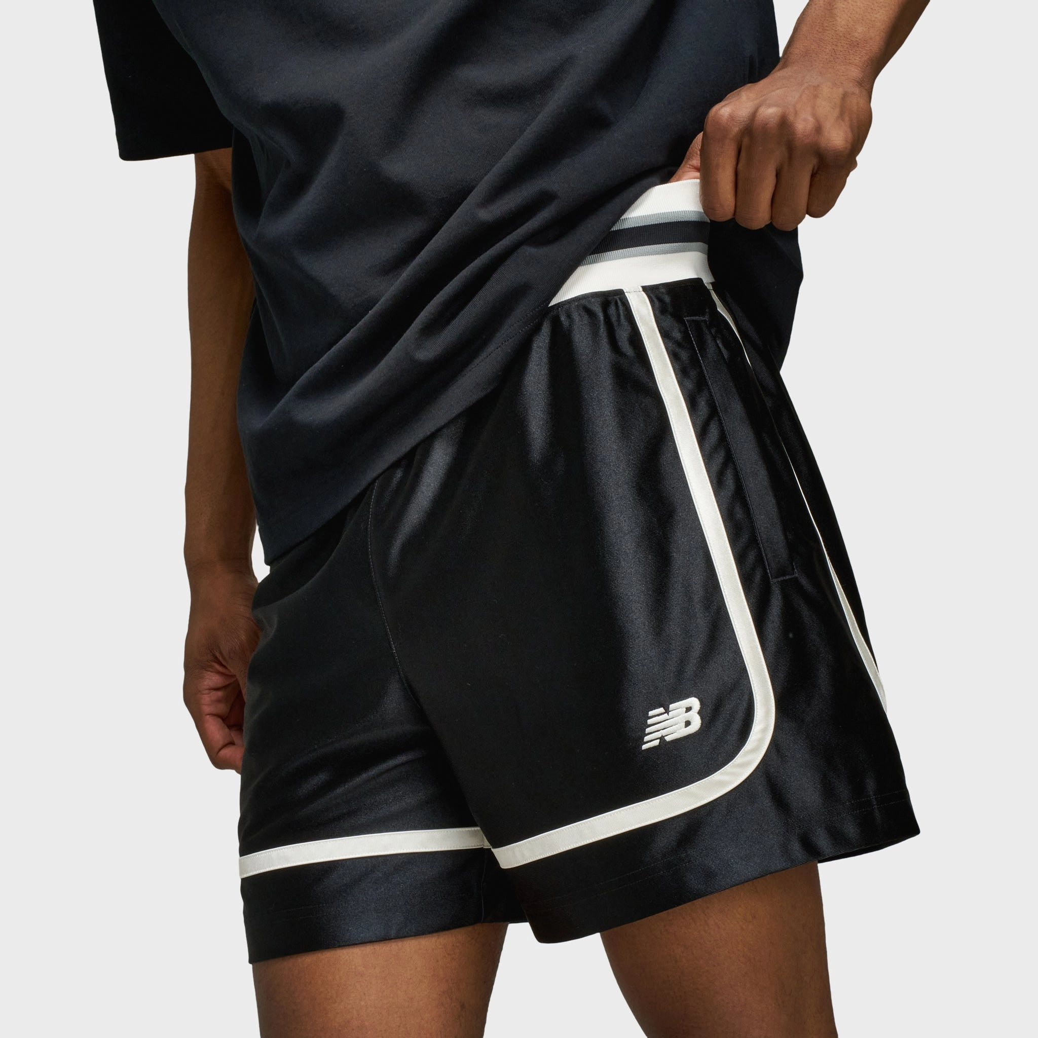 Compact Storage Pocket Beachwear New Balance Hoops 5 Inch Knit Short / Black