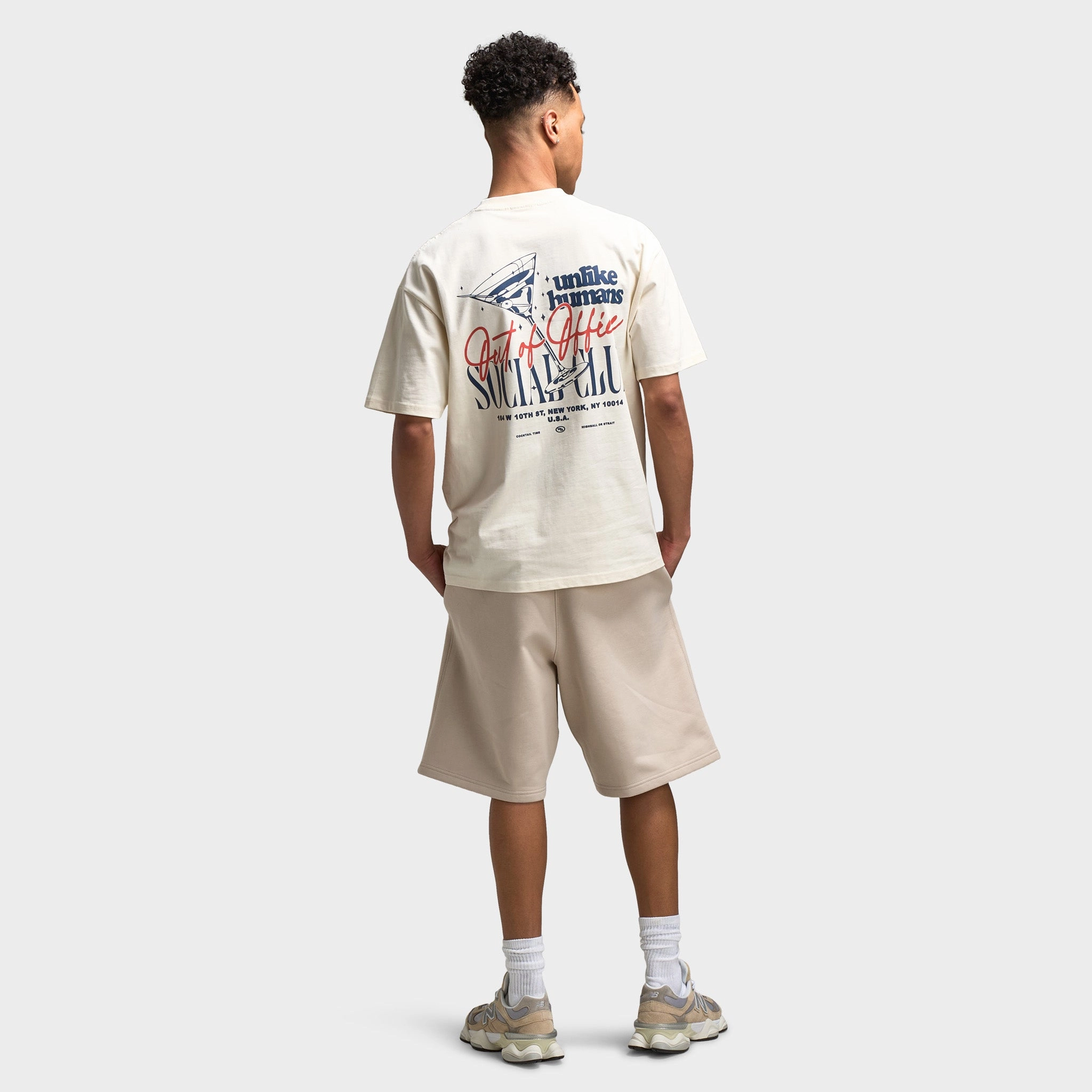 Unlike Humans Cocktail Graphic T-Shirt / Cream combat exercise