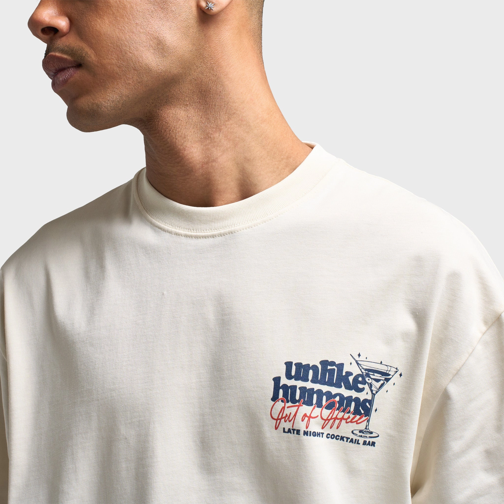 Unlike Humans Cocktail Graphic T-Shirt / Cream Urban Fresh