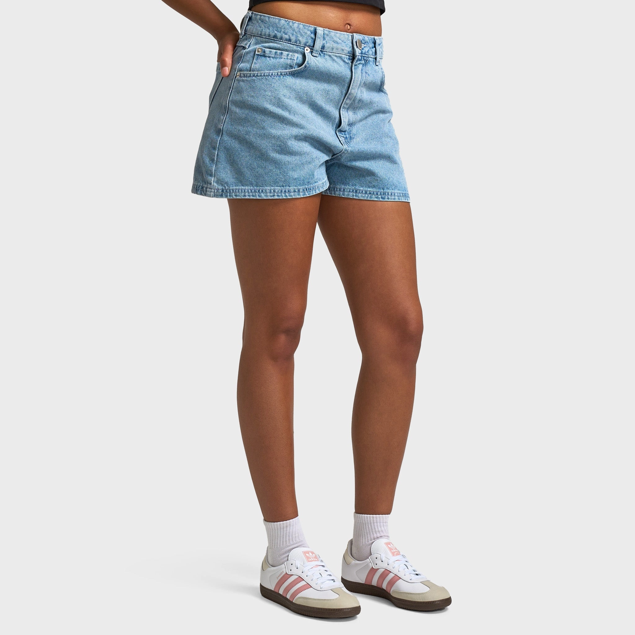 Unlike Humans Women's Mom Shorts / Light Stone Wash Comfort Cushion Low Maintenance Fabric