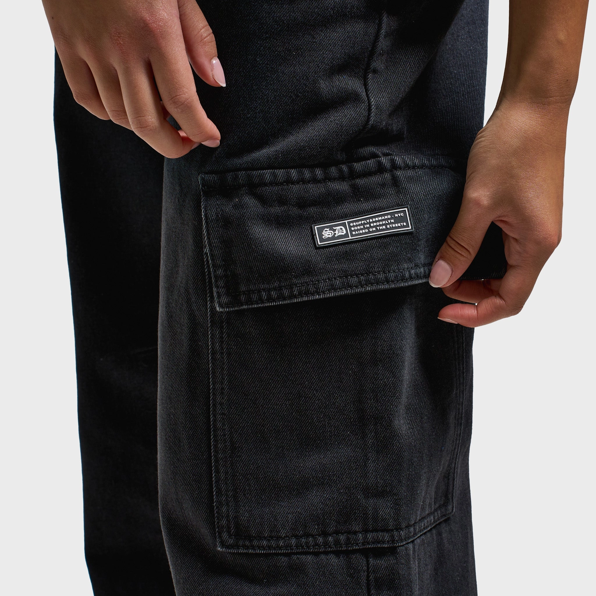 Model Edge Supply & Demand Women's Cargo Jeans / Black