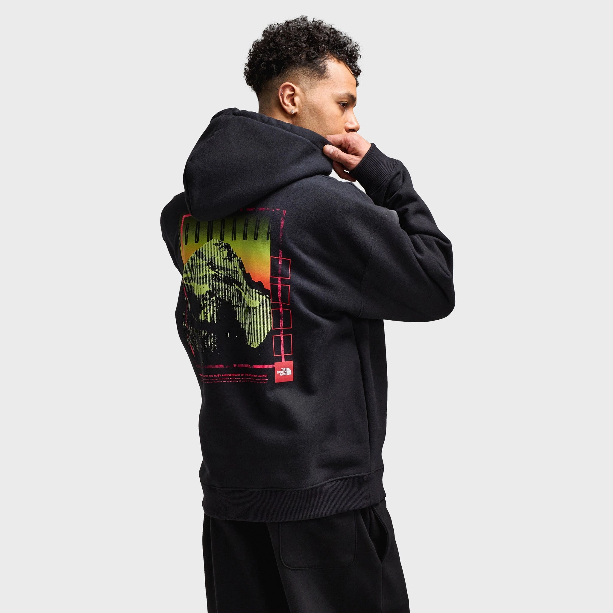 The North Face Red Box Aconcagua Heavyweight Hoodie / TNF Black MultiPocketStyle SoftshellTexture