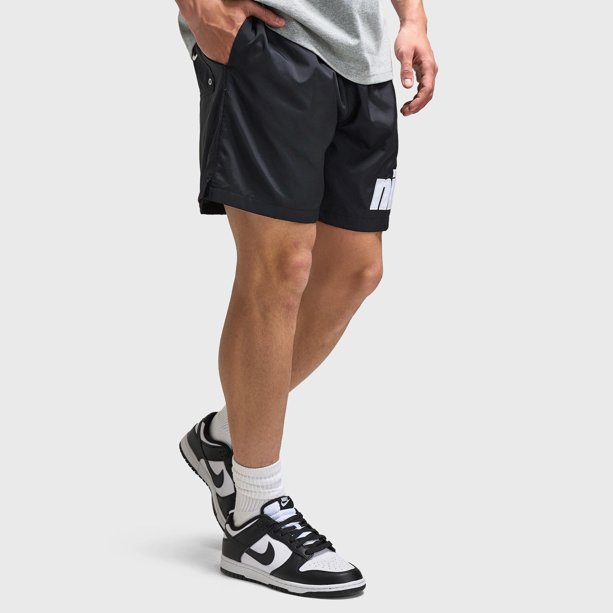 Nike Club Flow Shorts Block 2.0 Black / White Quick Access Cargo Pockets