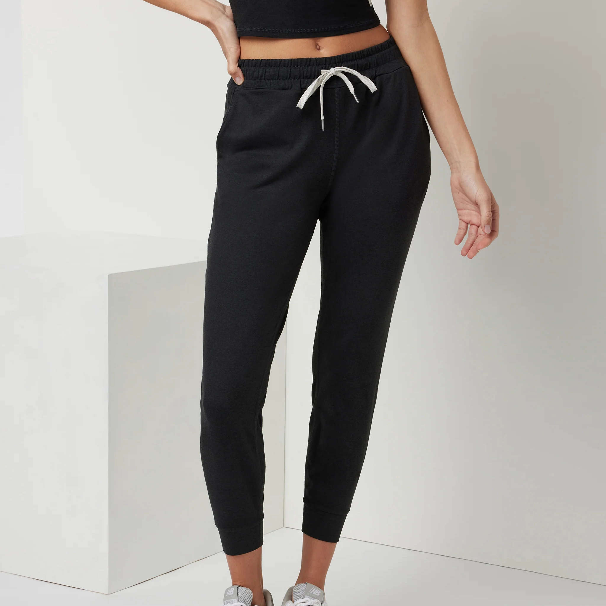 Stretchable-fiber-content Vuori Women's Performance Jogger
