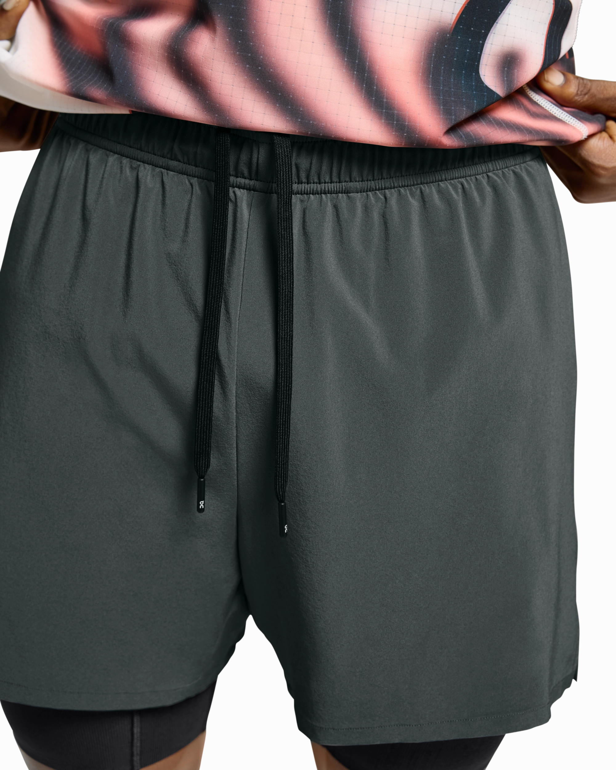 On Men's Pace Shorts Black Low Care