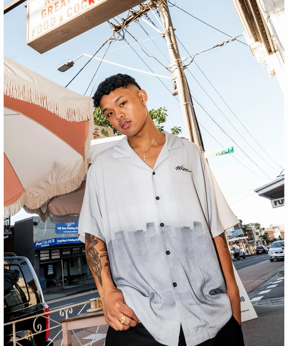 Saga Fit WNDRR Empire S/S Print Shirt (Grey)