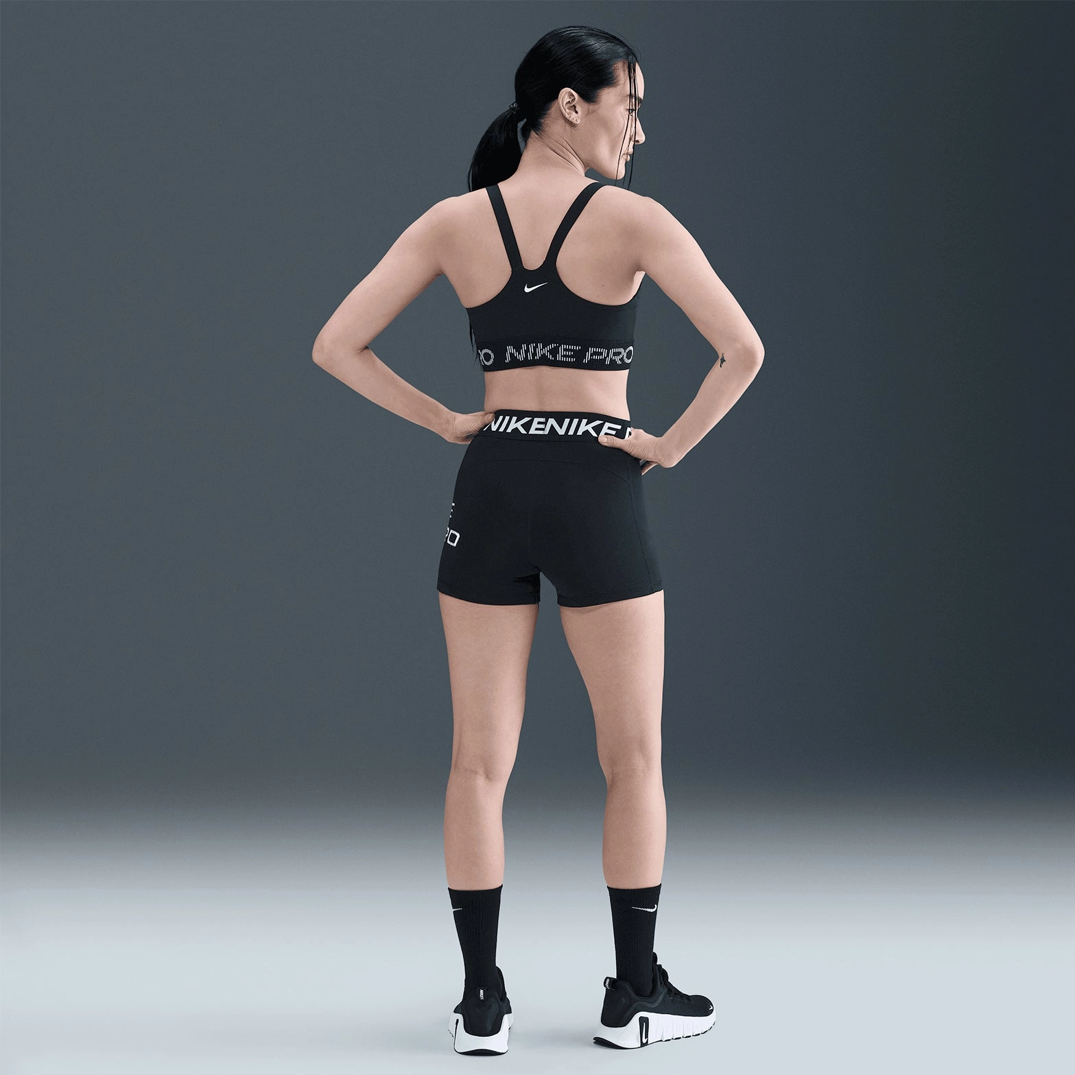 SmoothEdging Women's Light-Support Sports Bra Black / White